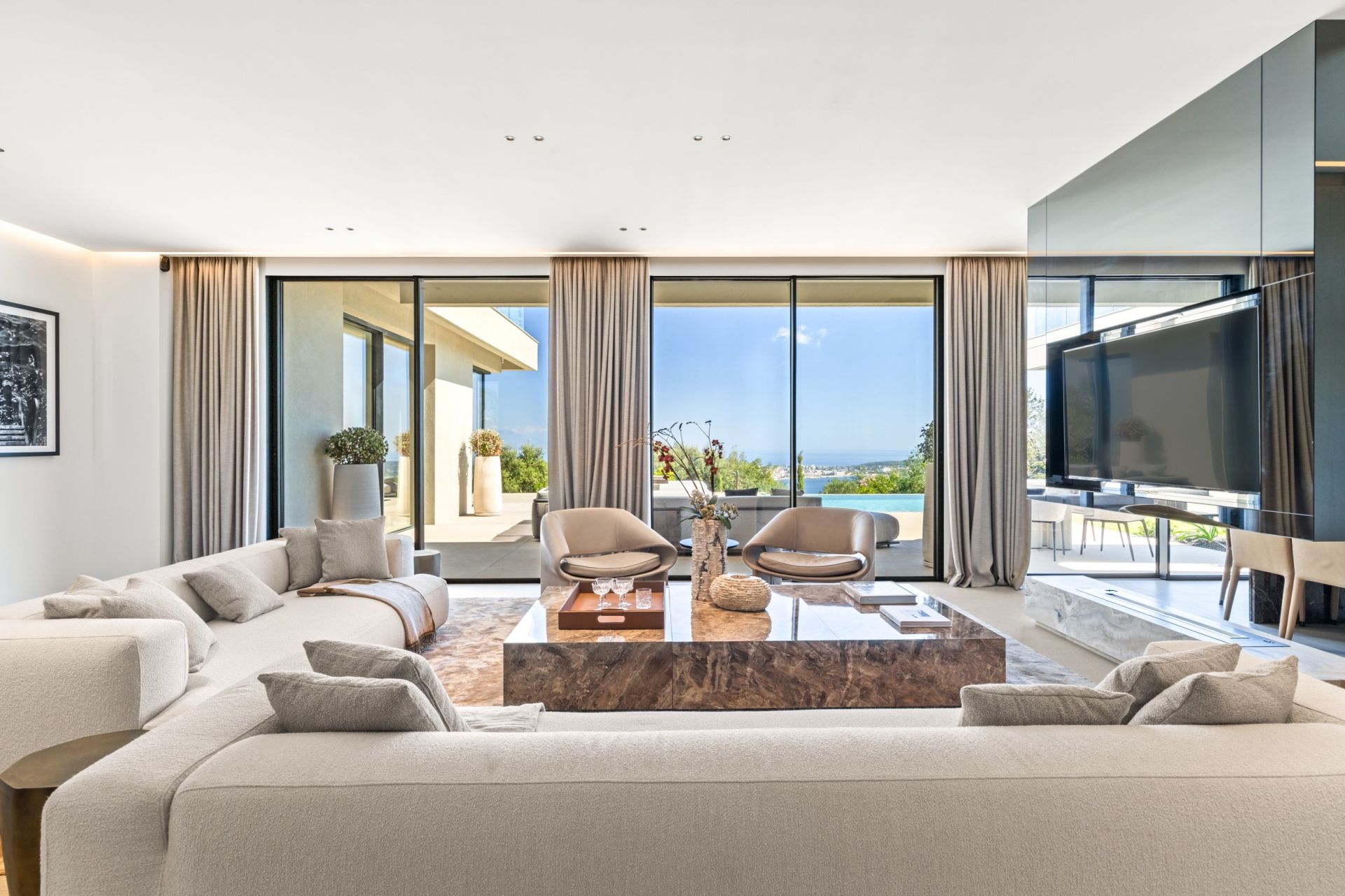 maison contemporaine 12 Pièces en vente sur VALLAURIS (06220)