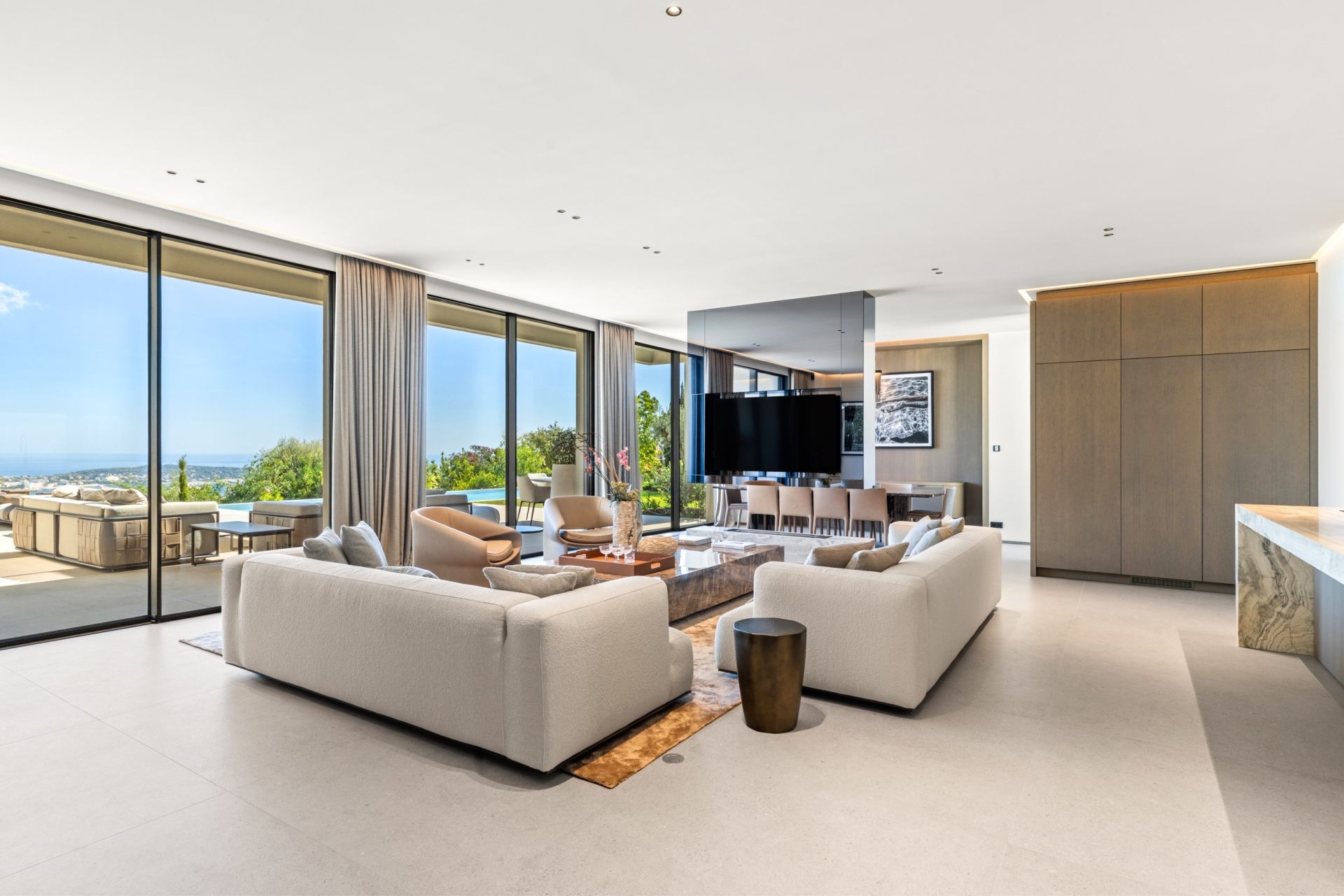 maison contemporaine 12 Pièces en vente sur VALLAURIS (06220)