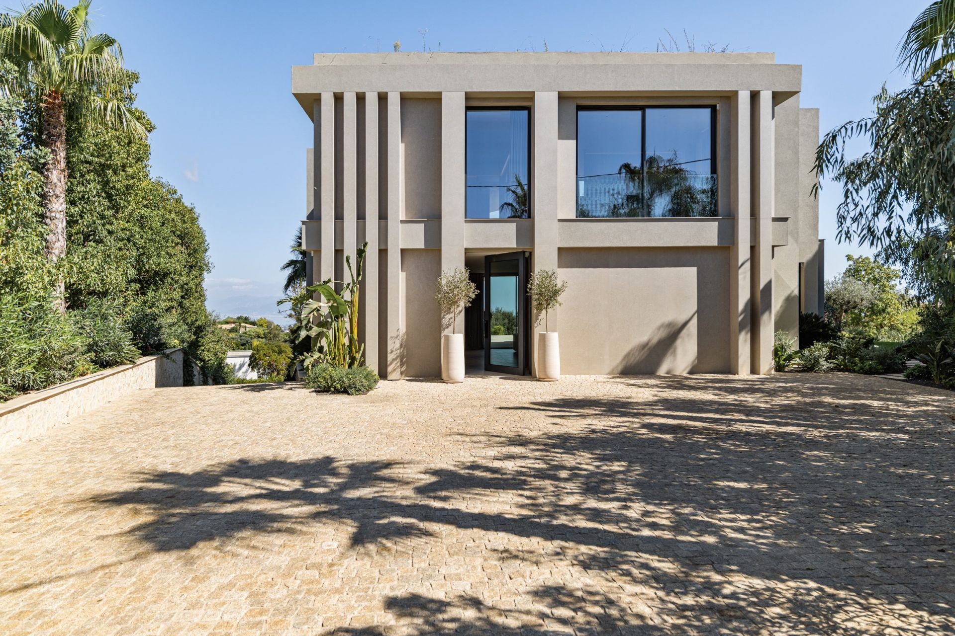 maison contemporaine 12 Pièces en vente sur VALLAURIS (06220)