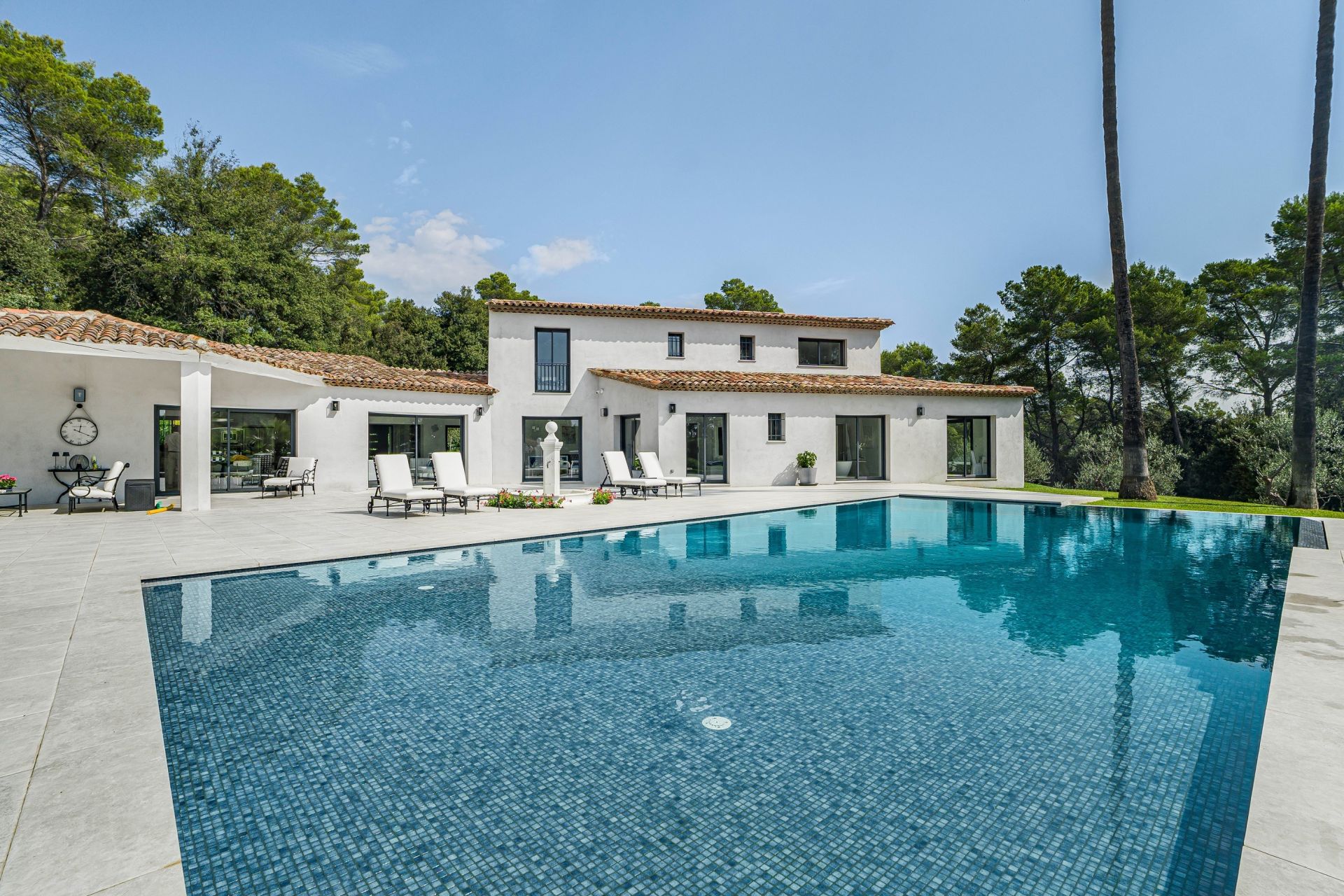 maison contemporaine 10 Pièces en vente sur MOUGINS (06250)