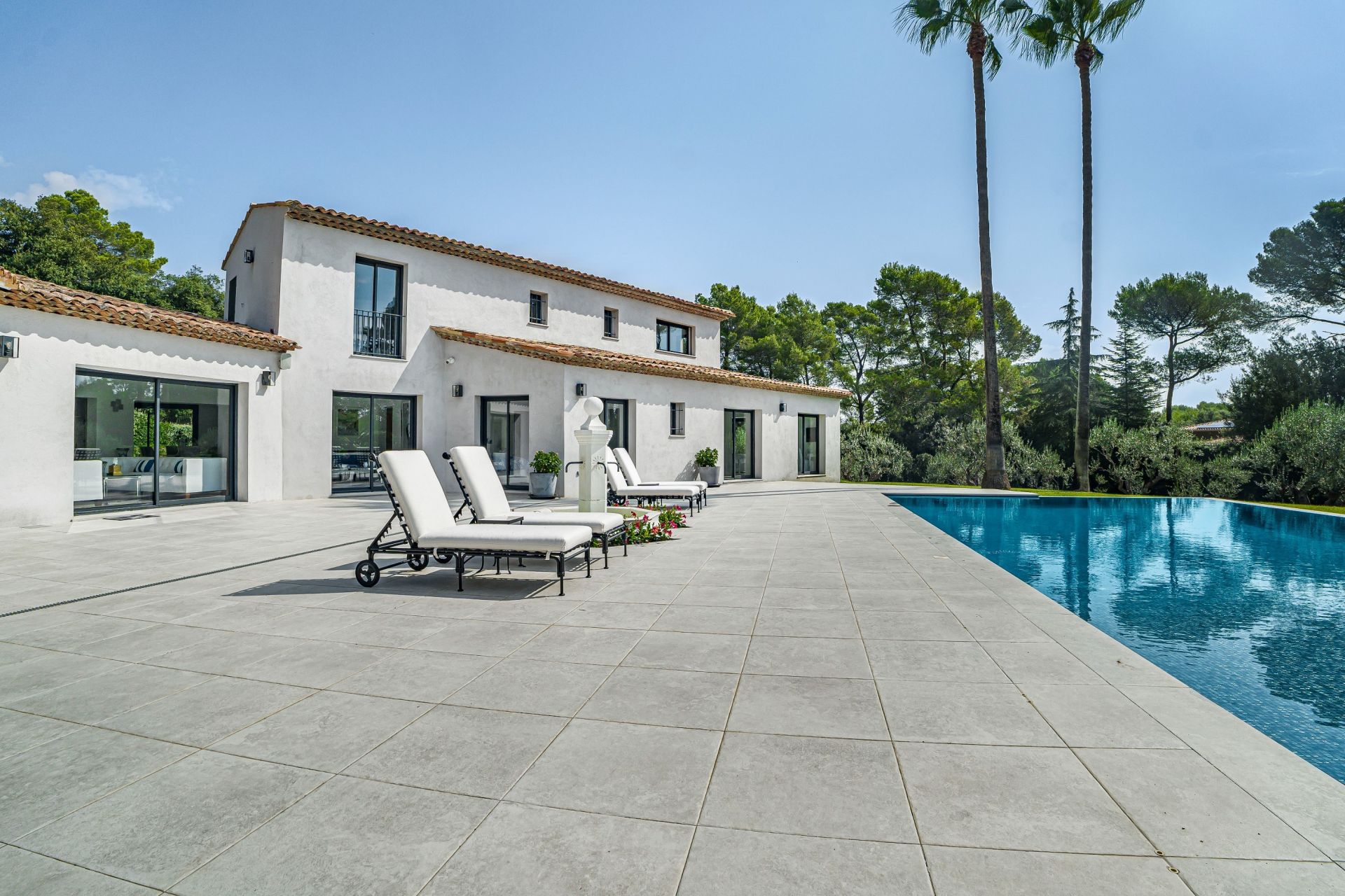 maison contemporaine 10 Pièces en vente sur MOUGINS (06250)