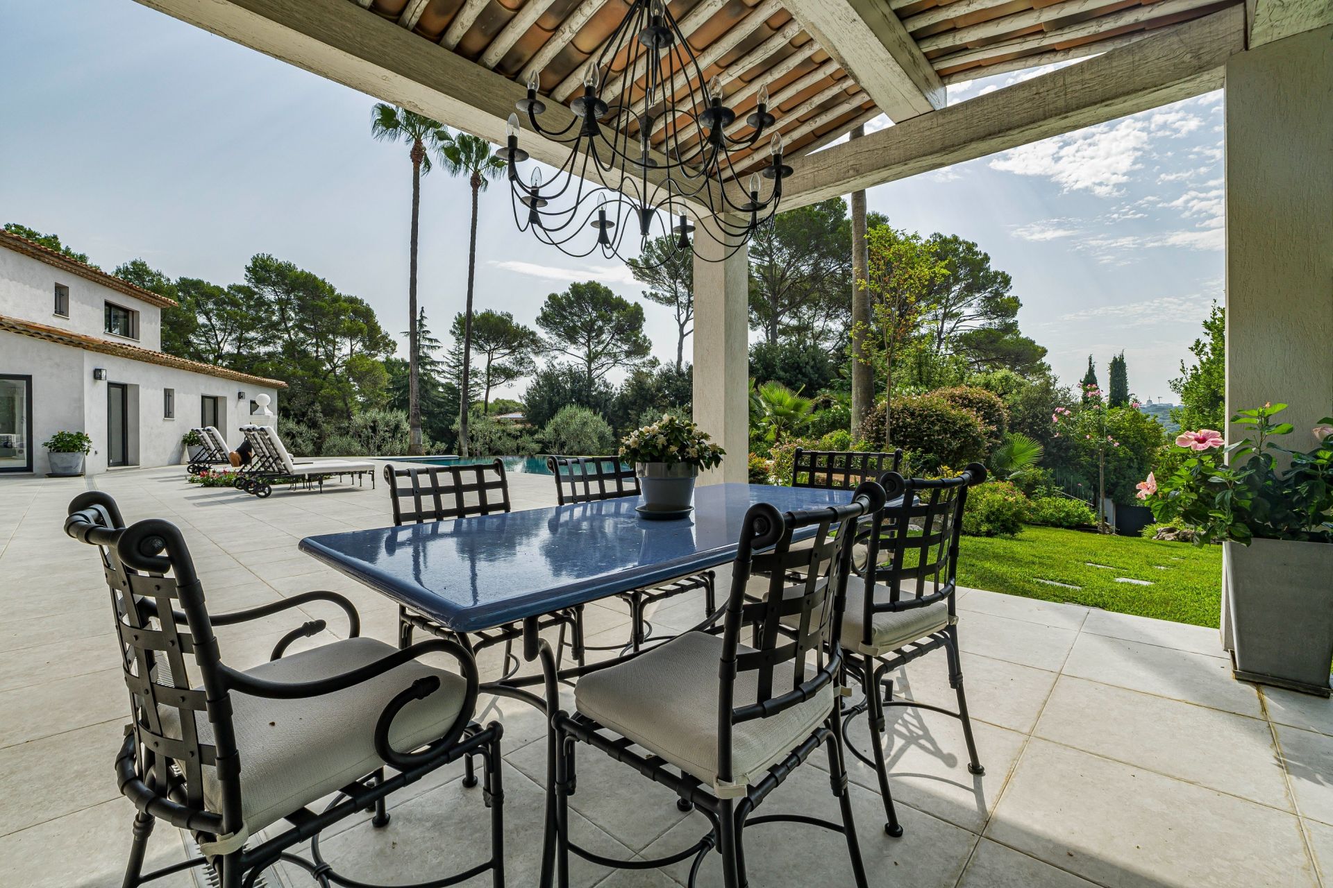 maison contemporaine 10 Pièces en vente sur MOUGINS (06250)