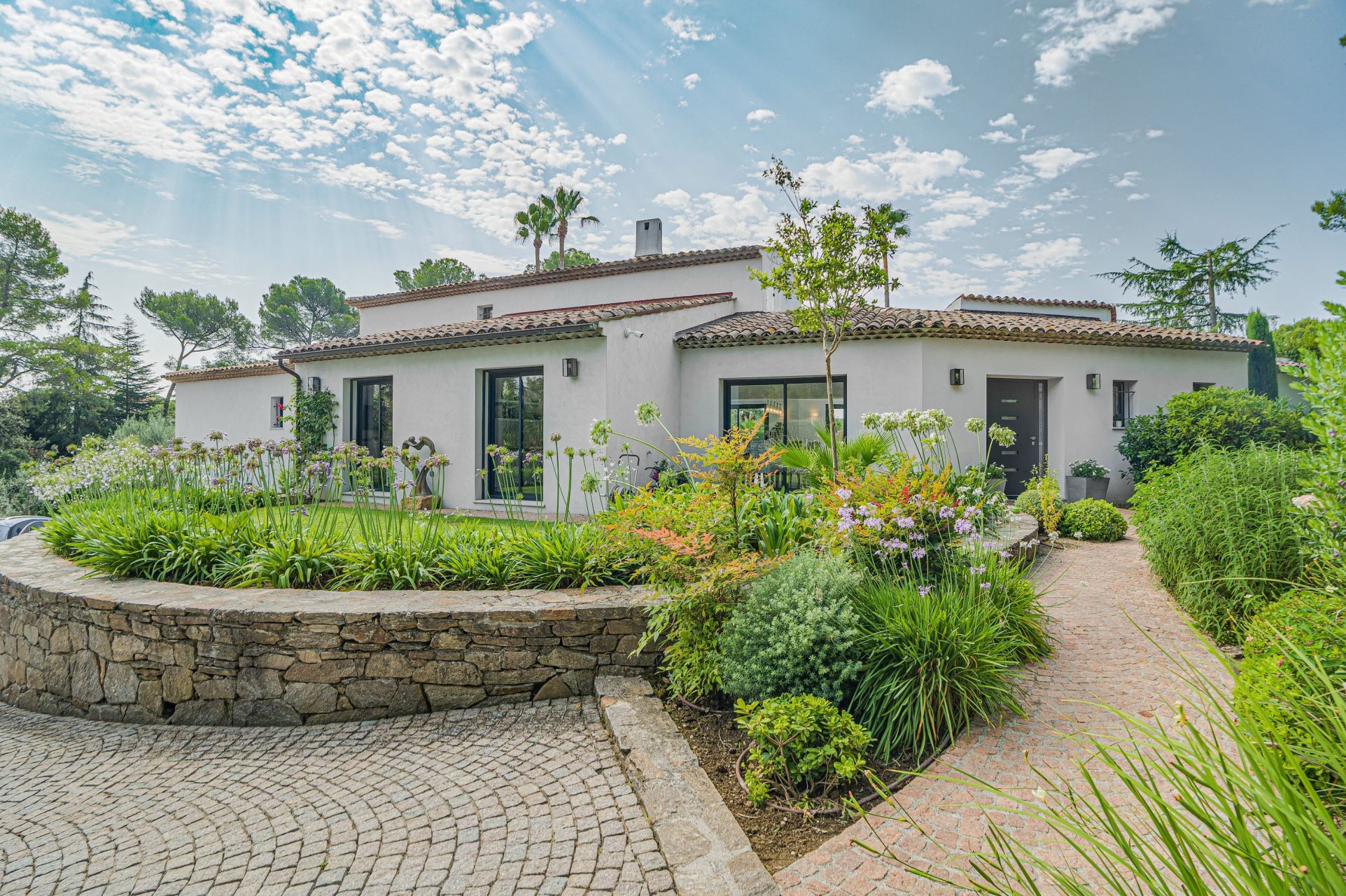 maison contemporaine 10 Pièces en vente sur MOUGINS (06250)