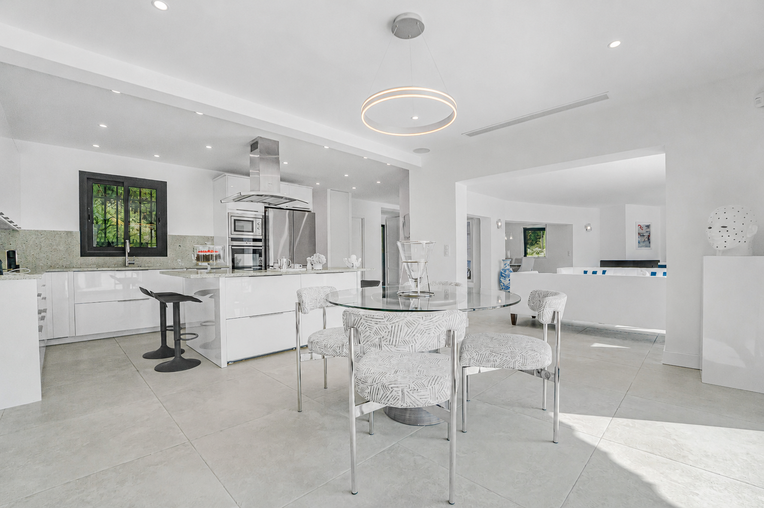 maison contemporaine 10 Pièces en vente sur MOUGINS (06250)