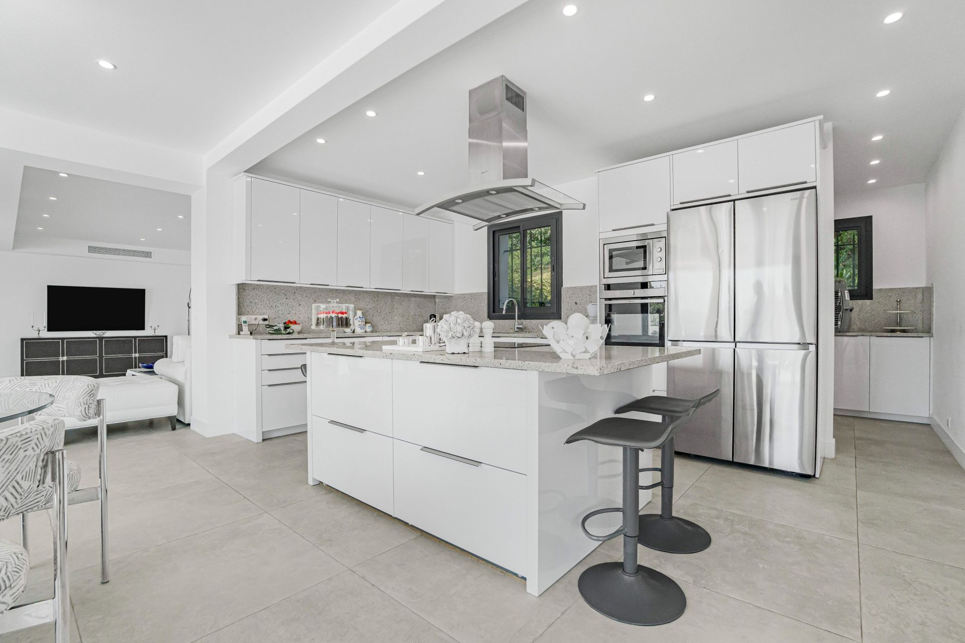 maison contemporaine 10 Pièces en vente sur MOUGINS (06250)