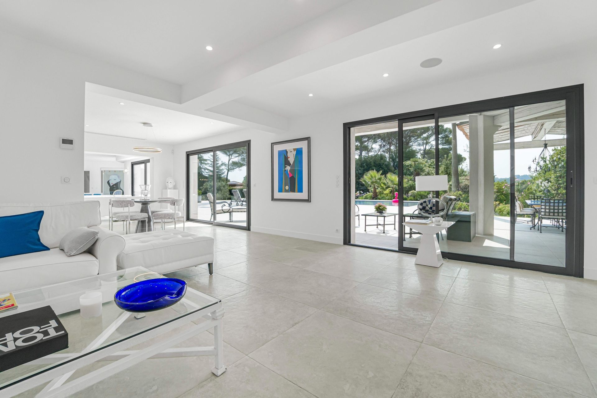 maison contemporaine 10 Pièces en vente sur MOUGINS (06250)