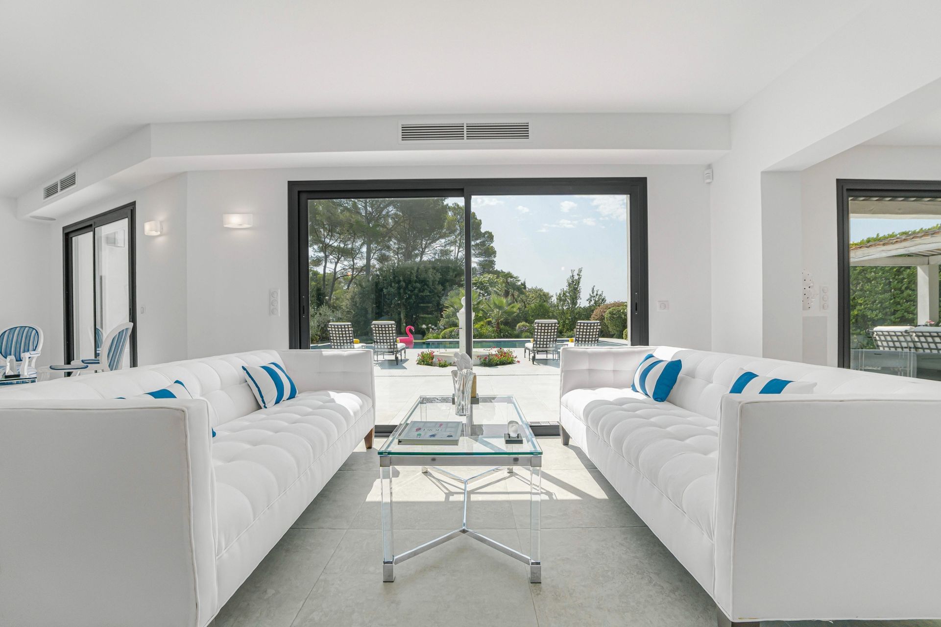 maison contemporaine 10 Pièces en vente sur MOUGINS (06250)