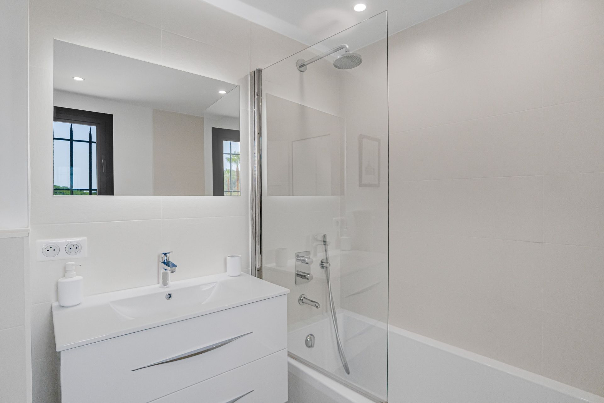maison contemporaine 10 Pièces en vente sur MOUGINS (06250)
