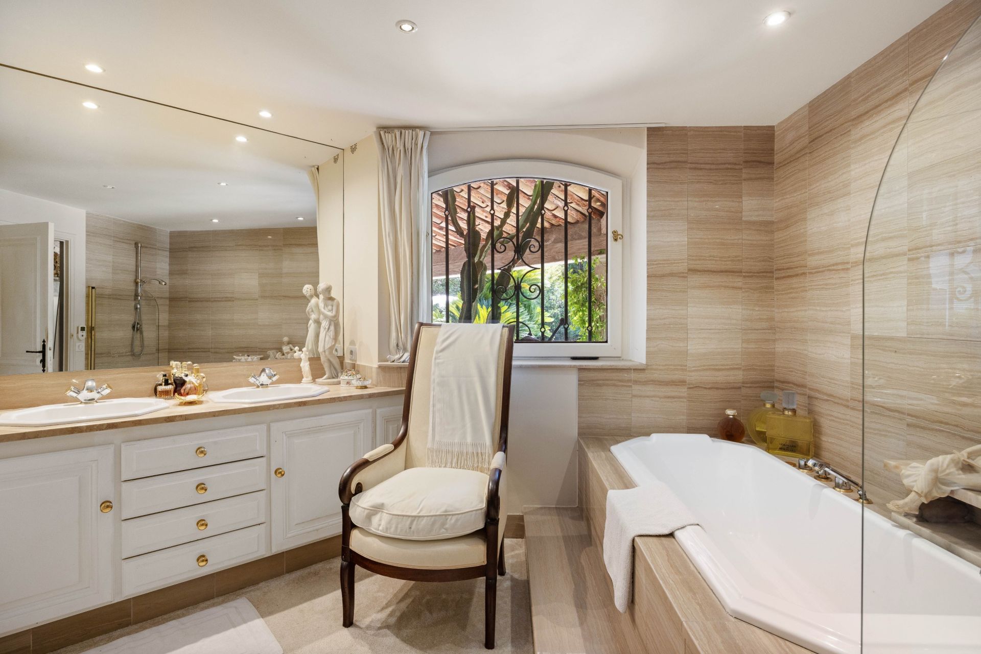 villa 7 Pièces en vente sur MOUGINS (06250)