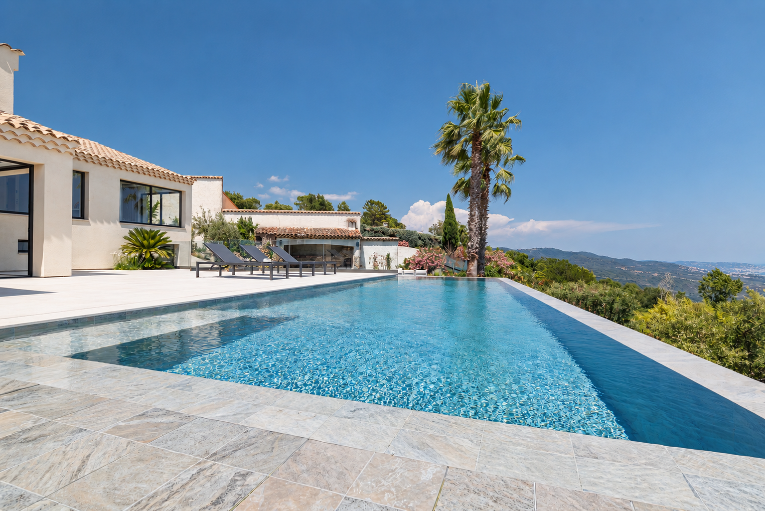 maison contemporaine 10 Pièces en vente sur MANDELIEU LA NAPOULE (06210)