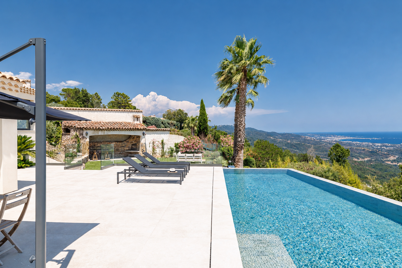 maison contemporaine 10 Pièces en vente sur MANDELIEU LA NAPOULE (06210)