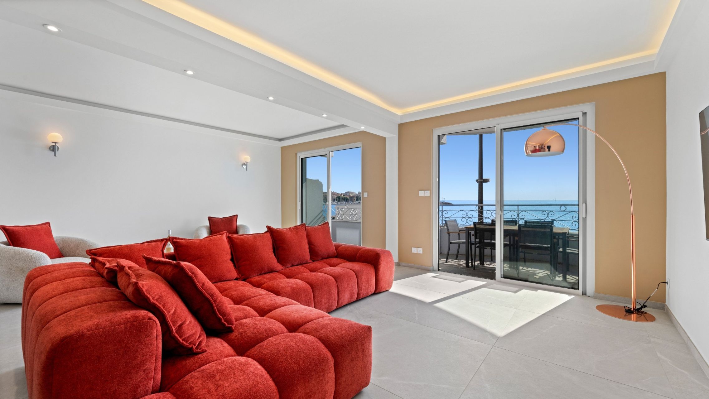 apartment 5 Rooms for sale on STE MAXIME (83120)