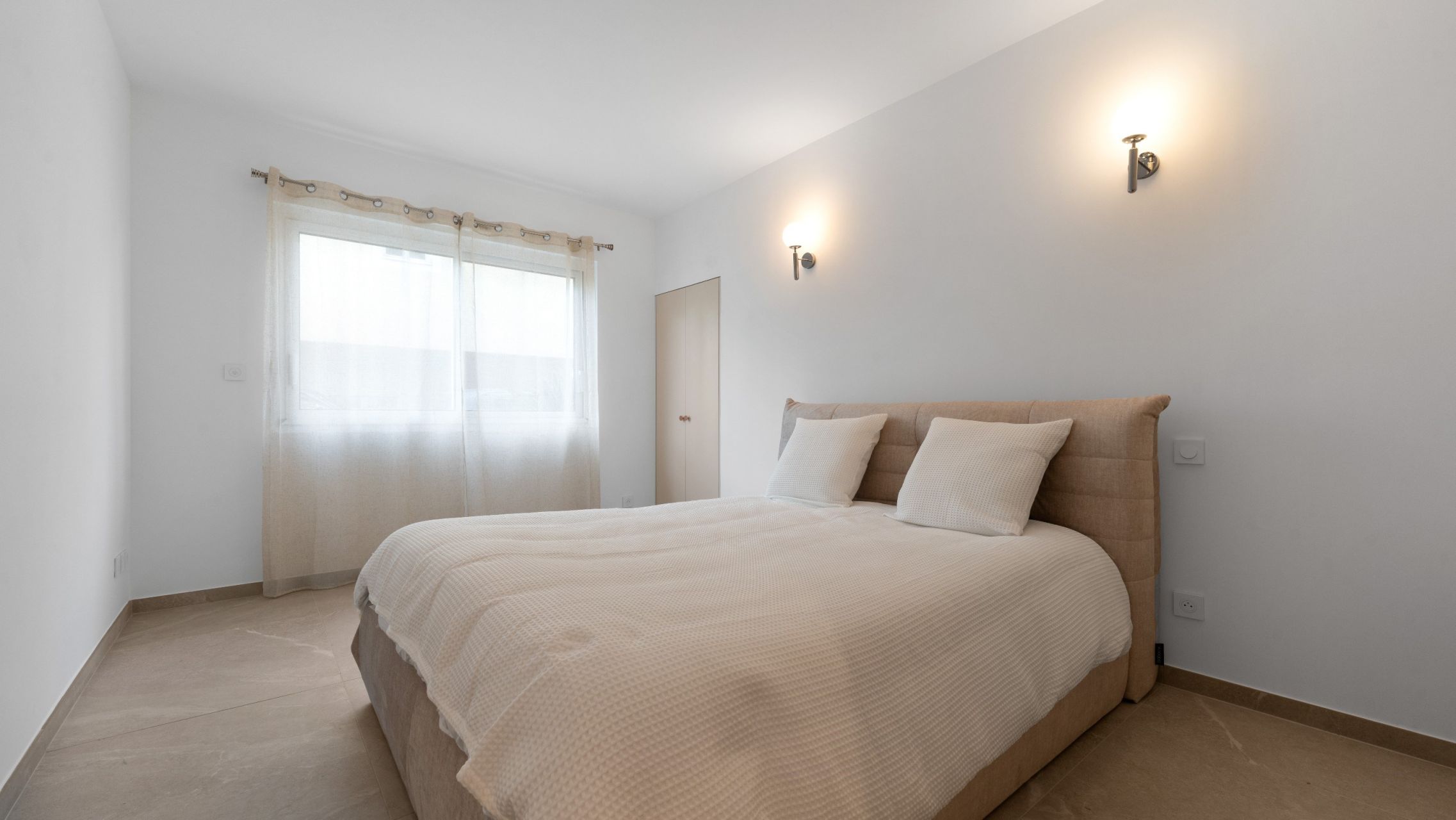 apartment 5 Rooms for sale on STE MAXIME (83120)
