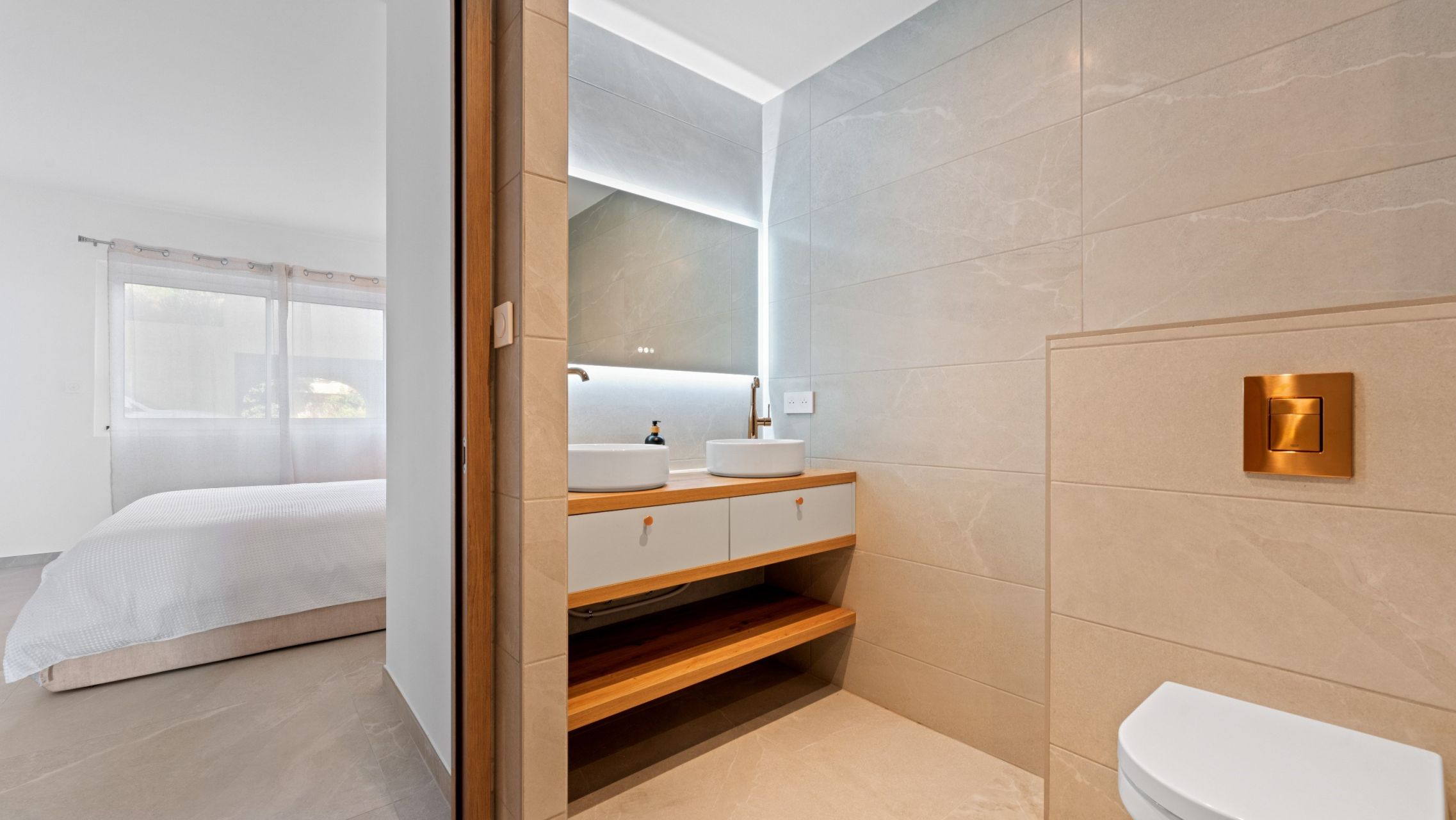 apartment 5 Rooms for sale on STE MAXIME (83120)