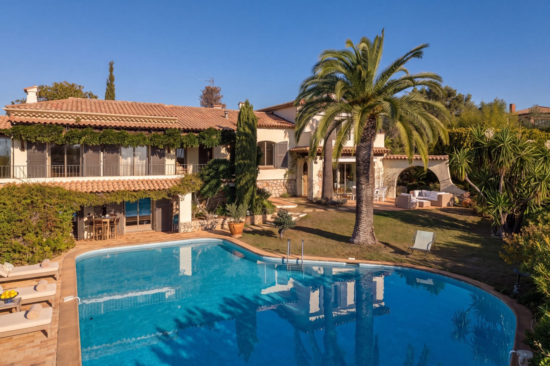 provencal house 5 Rooms for sale on VALLAURIS (06220)