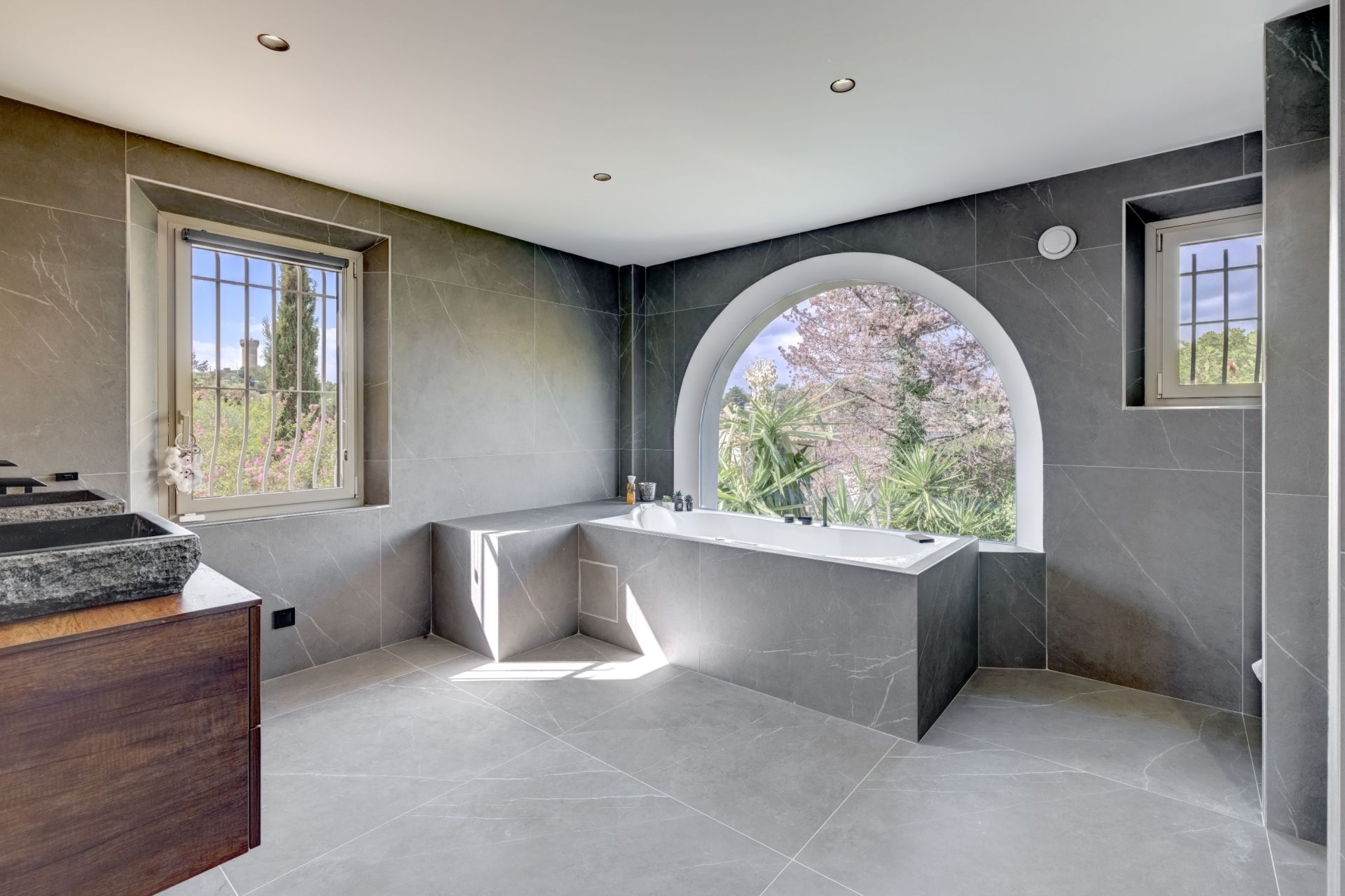 provencal house 5 Rooms for sale on VALLAURIS (06220)