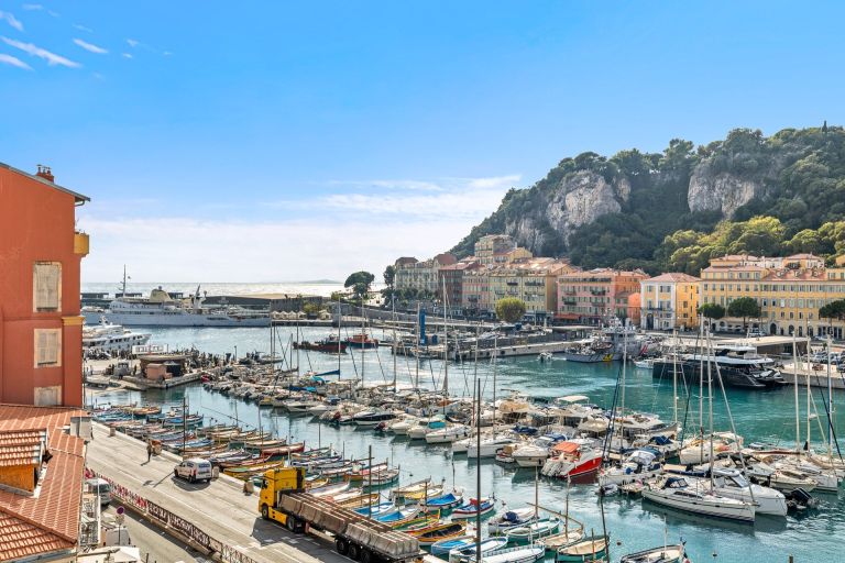 apartment 4 Rooms for sale on NICE (06000)
