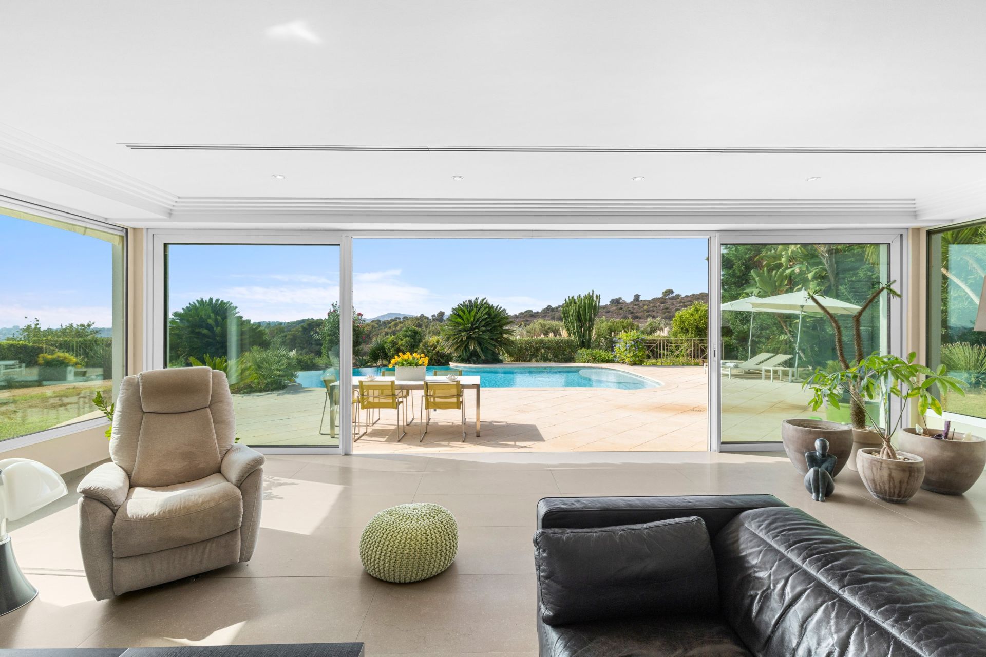 villa 5 Rooms for sale on VILLENEUVE LOUBET (06270)