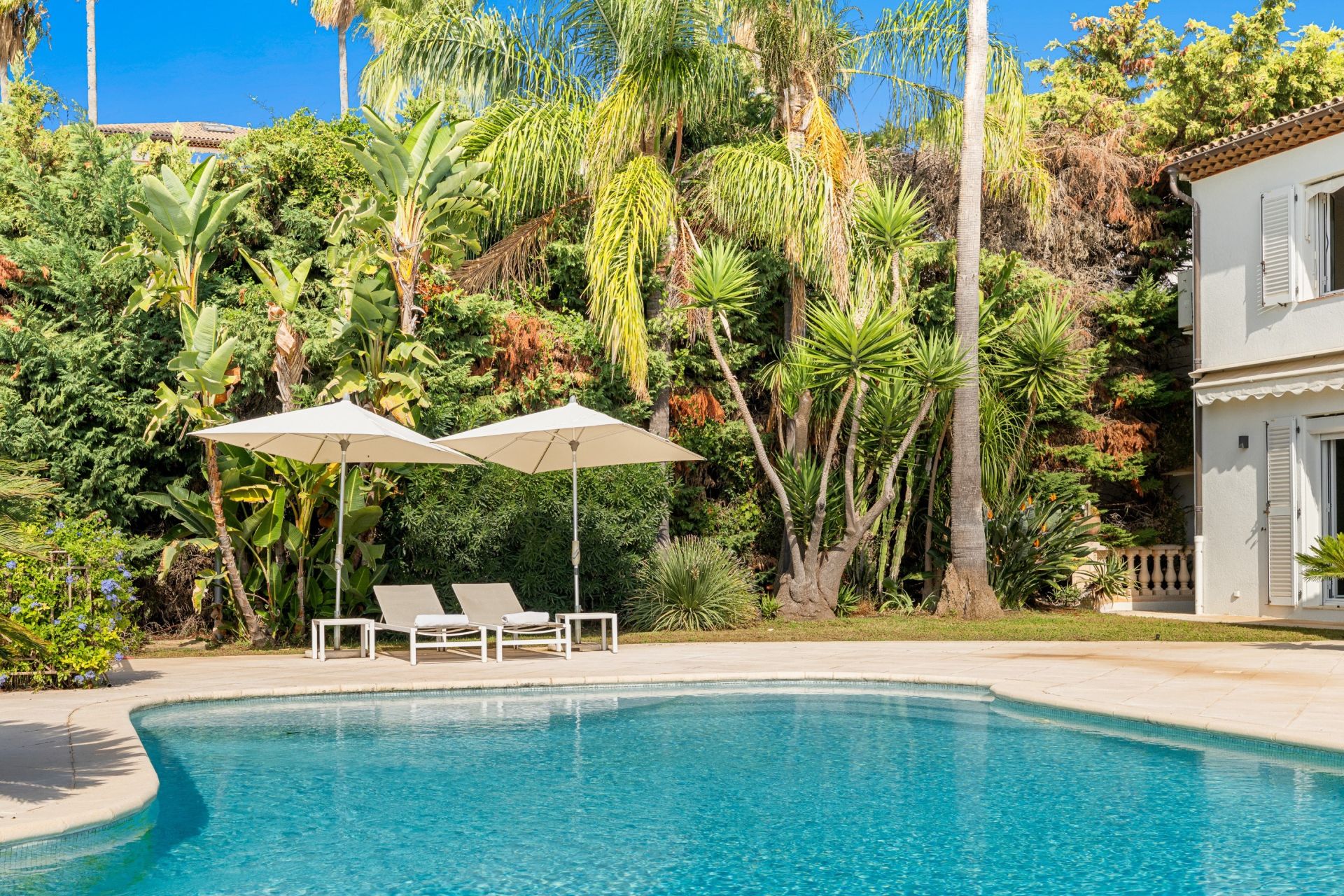 villa 5 Rooms for sale on VILLENEUVE LOUBET (06270)