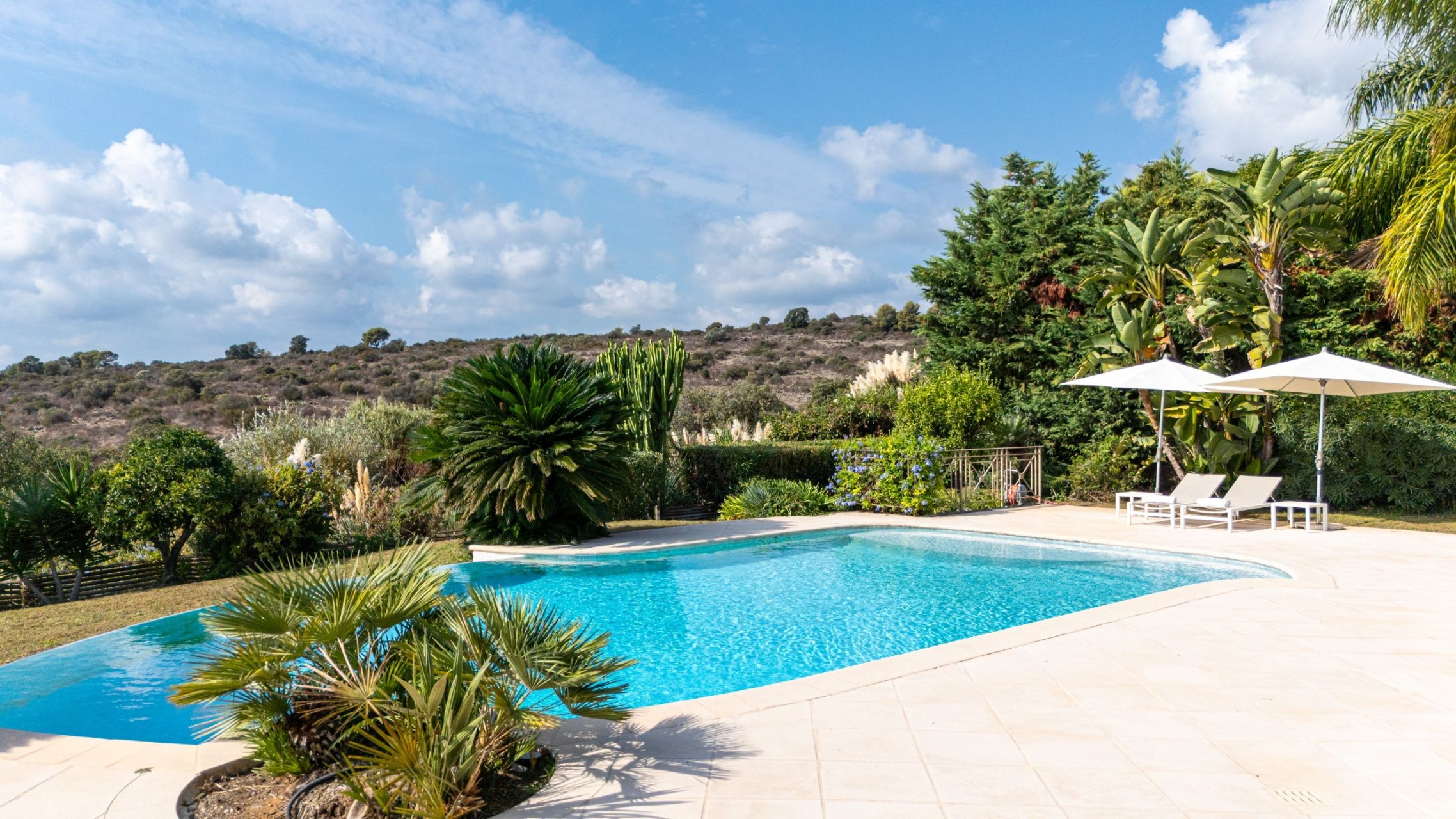 villa 5 Rooms for sale on VILLENEUVE LOUBET (06270)