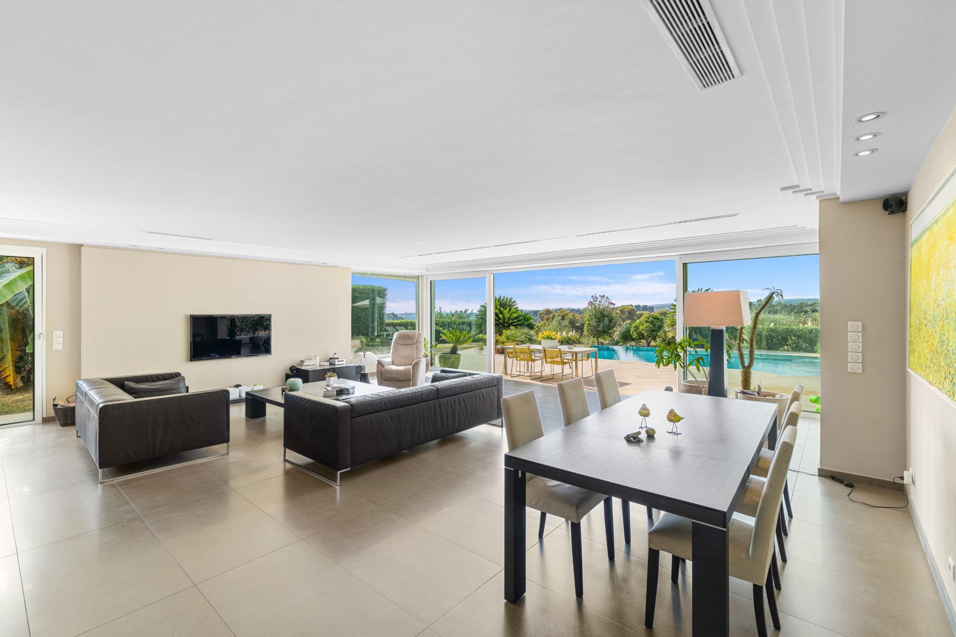 villa 5 Rooms for sale on VILLENEUVE LOUBET (06270)