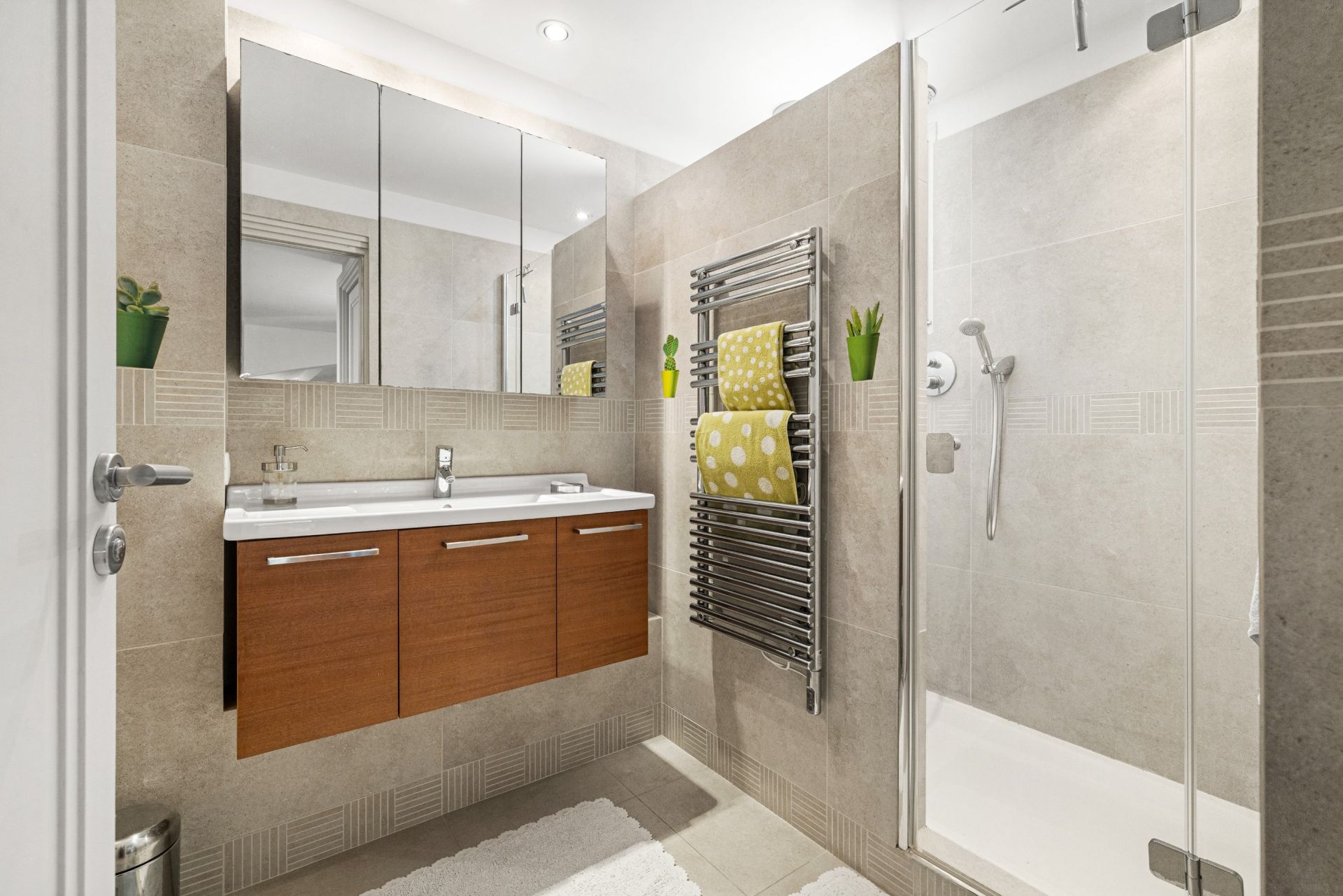 villa 5 Rooms for sale on VILLENEUVE LOUBET (06270)