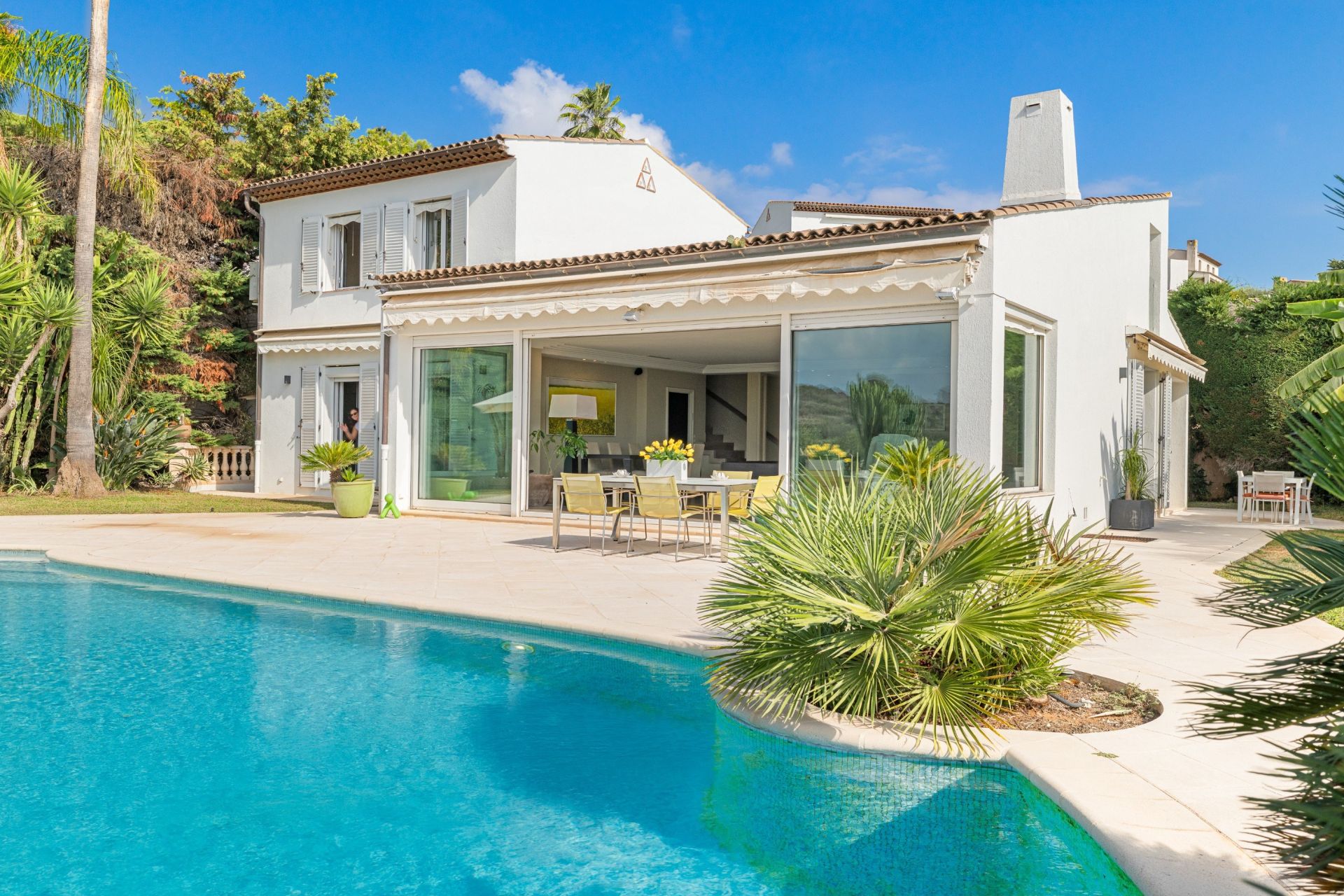 villa 5 Rooms for sale on VILLENEUVE LOUBET (06270)