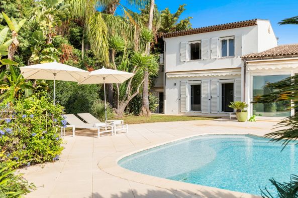 Sale Villa Villeneuve-Loubet 5&nbsp;Rooms 205&nbsp;m²
