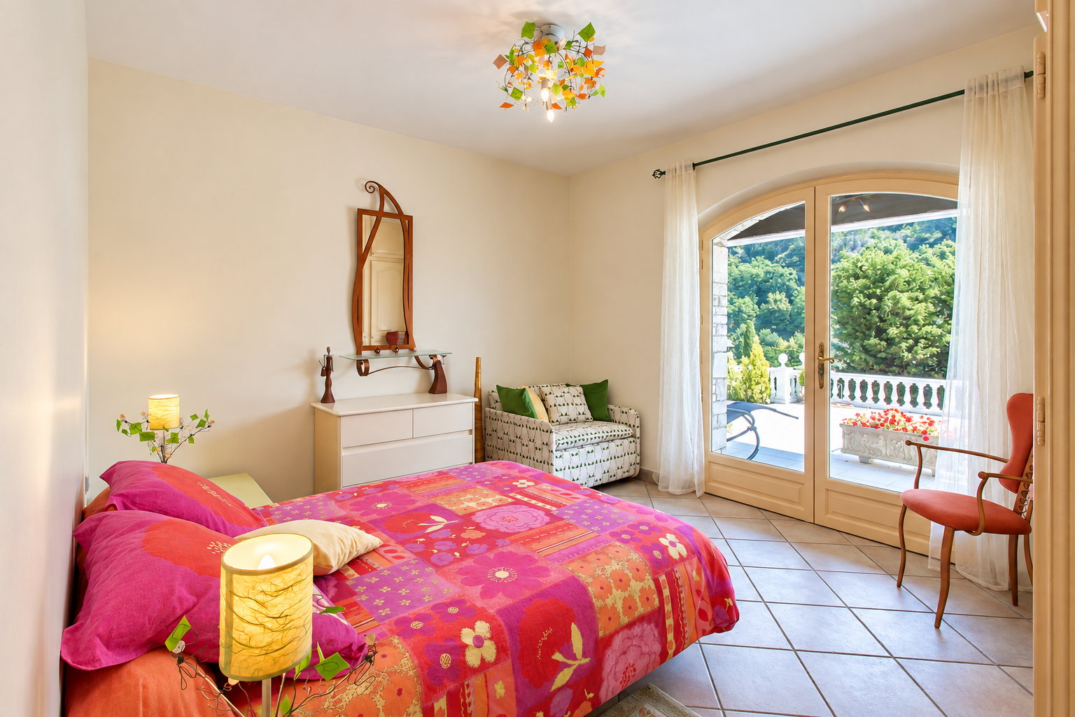 villa 5 Rooms for sale on CAGNES SUR MER (06800)