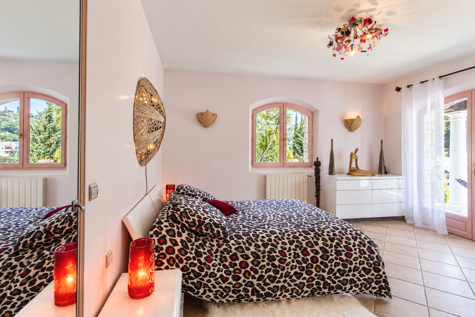 villa 5 Rooms for sale on CAGNES SUR MER (06800)