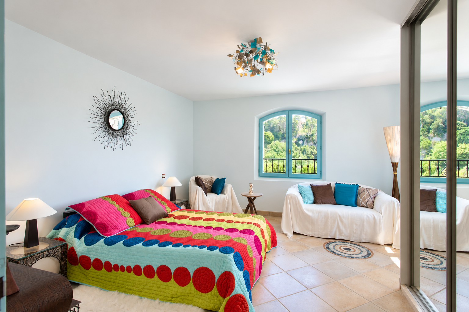 villa 5 Rooms for sale on CAGNES SUR MER (06800)