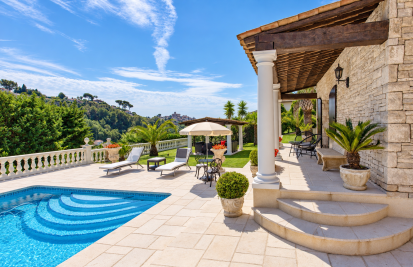 Sale Villa Cagnes-sur-Mer 5&nbsp;Rooms 223&nbsp;m²