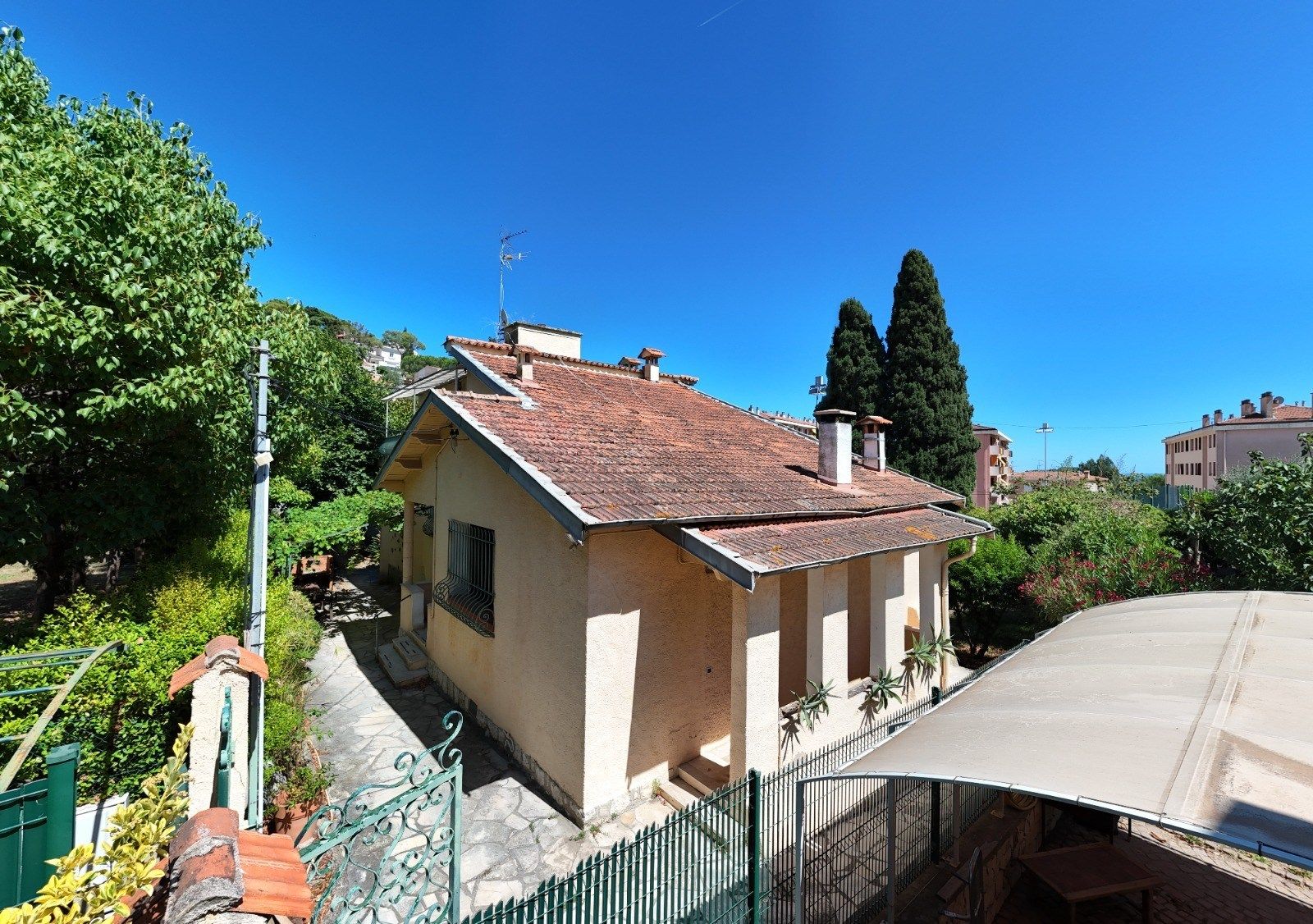 maison provençale 9 Pièces en vente sur VILLEFRANCHE SUR MER (06230)