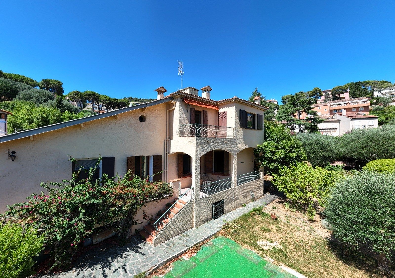 maison provençale 9 Pièces en vente sur VILLEFRANCHE SUR MER (06230)