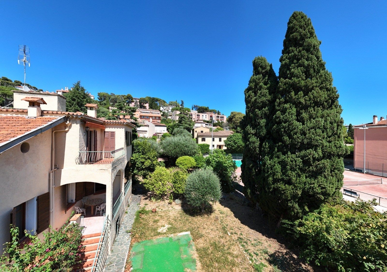 maison provençale 9 Pièces en vente sur VILLEFRANCHE SUR MER (06230)