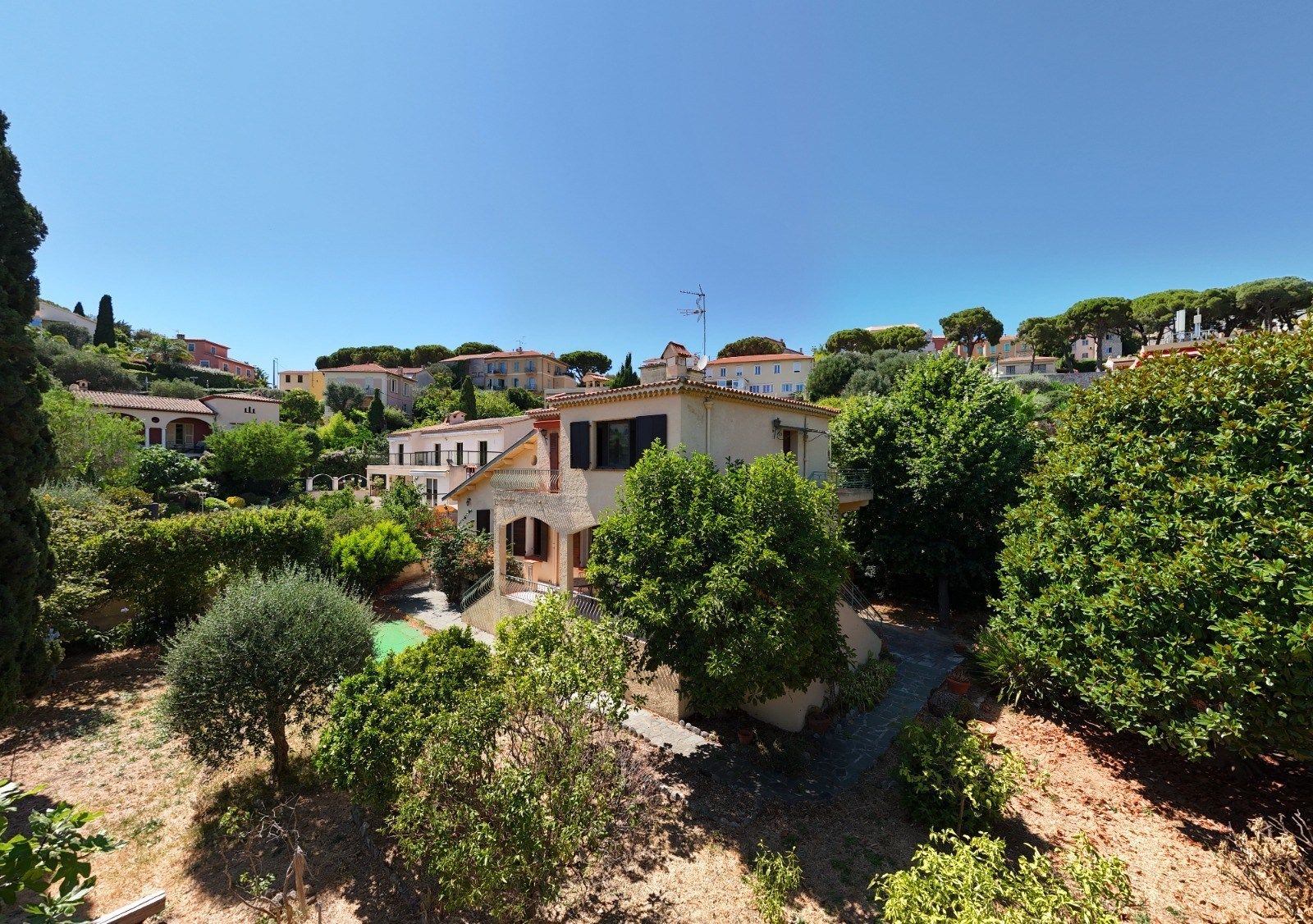 maison provençale 9 Pièces en vente sur VILLEFRANCHE SUR MER (06230)