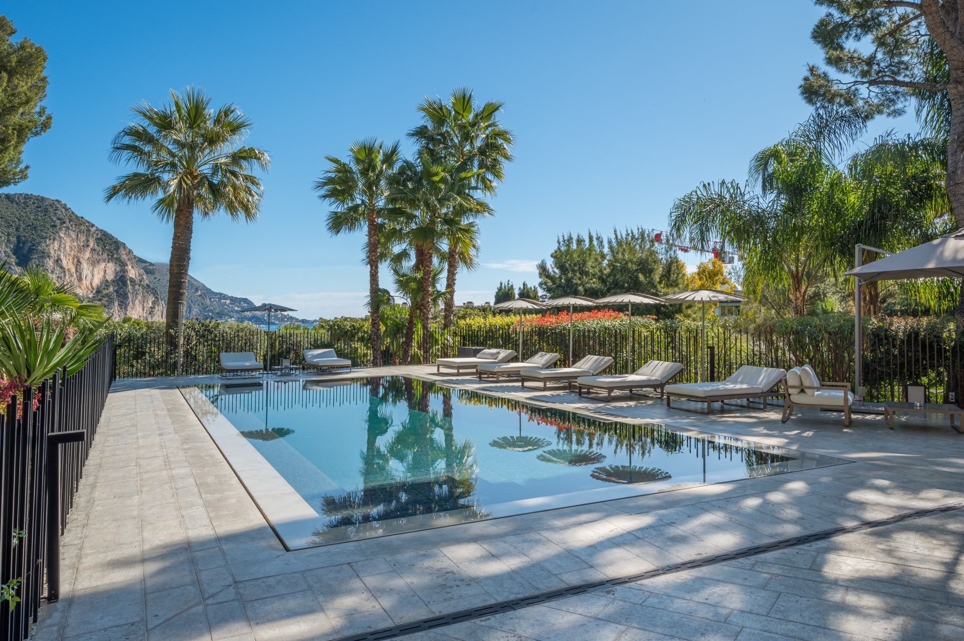 maison contemporaine 18 Pièces en vente sur BEAULIEU SUR MER (06310)