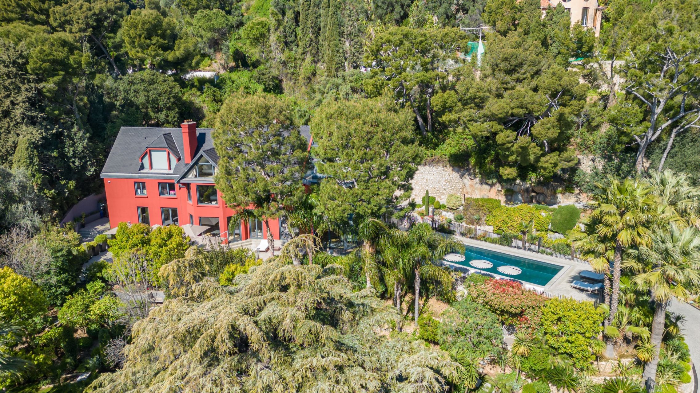 maison contemporaine 18 Pièces en vente sur BEAULIEU SUR MER (06310)