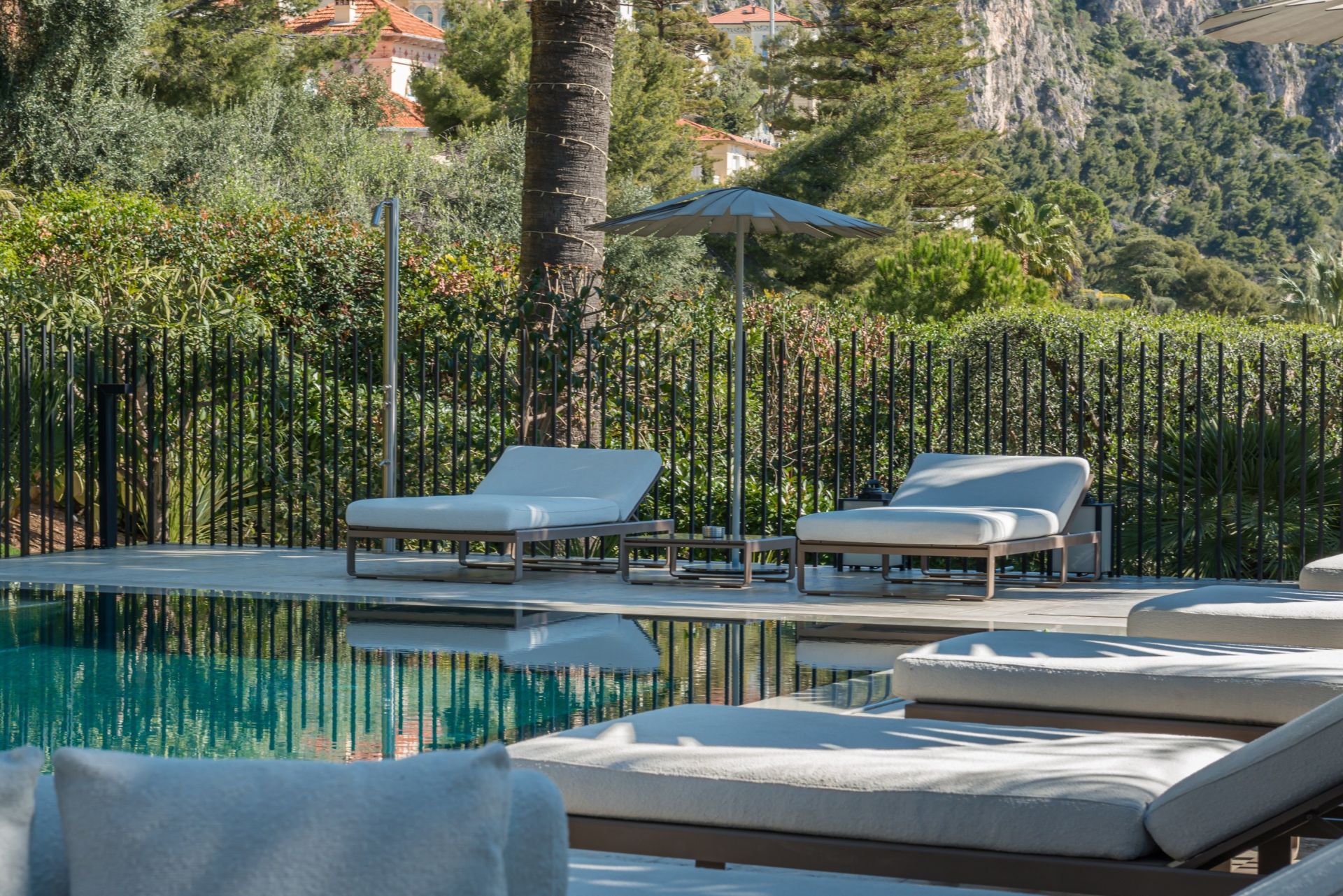 maison contemporaine 18 Pièces en vente sur BEAULIEU SUR MER (06310)