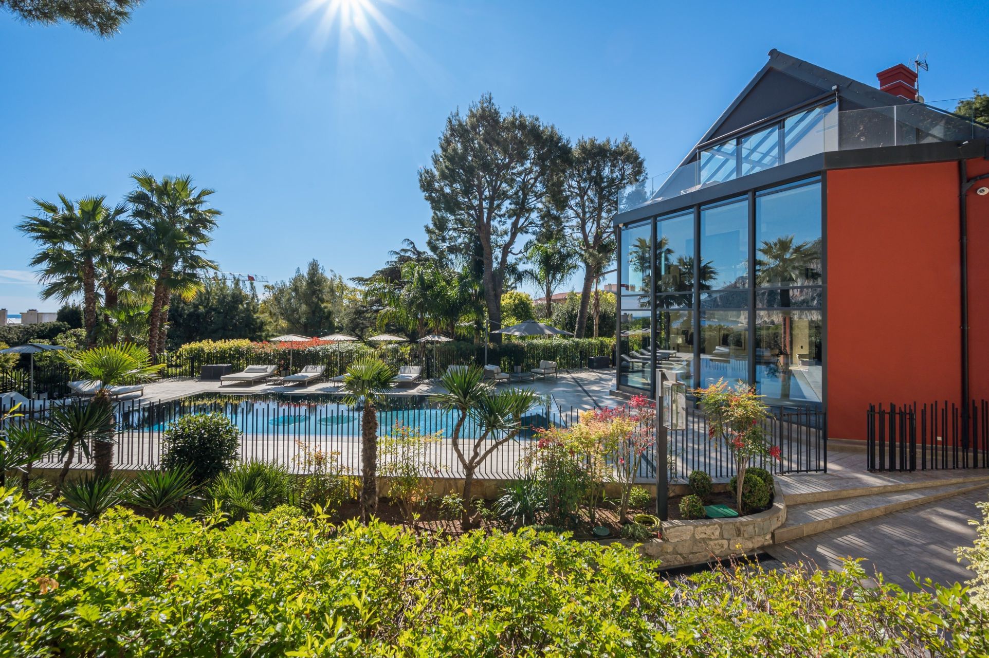 maison contemporaine 18 Pièces en vente sur BEAULIEU SUR MER (06310)