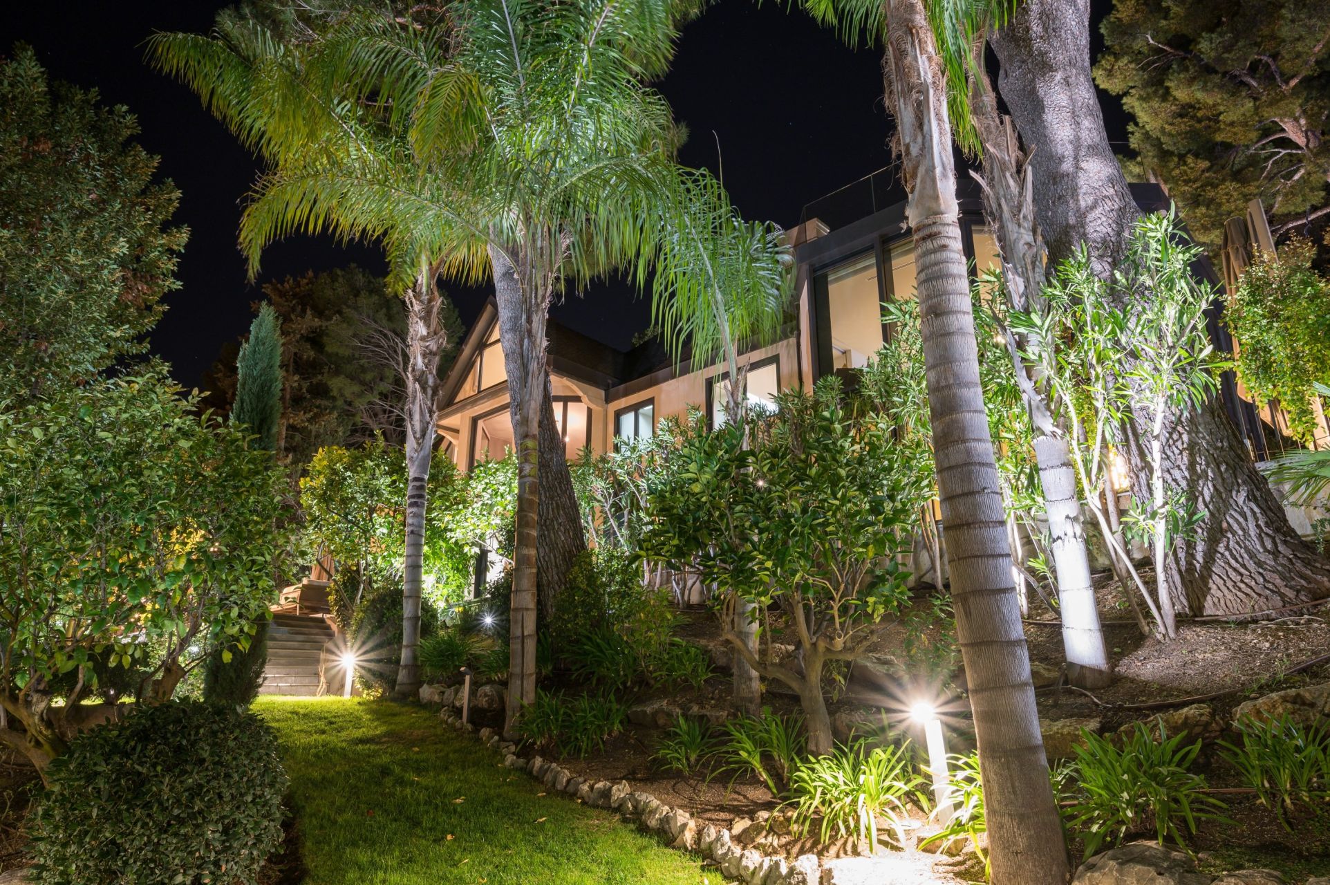 maison contemporaine 18 Pièces en vente sur BEAULIEU SUR MER (06310)