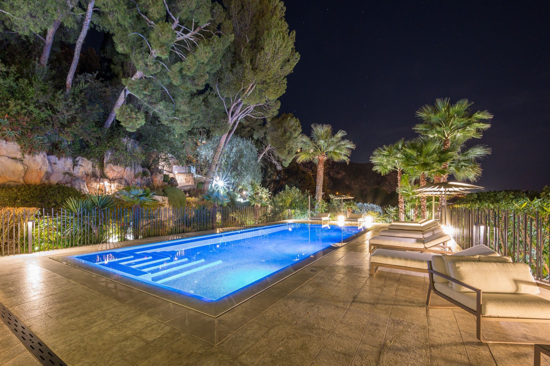 maison contemporaine 18 Pièces en vente sur BEAULIEU SUR MER (06310)