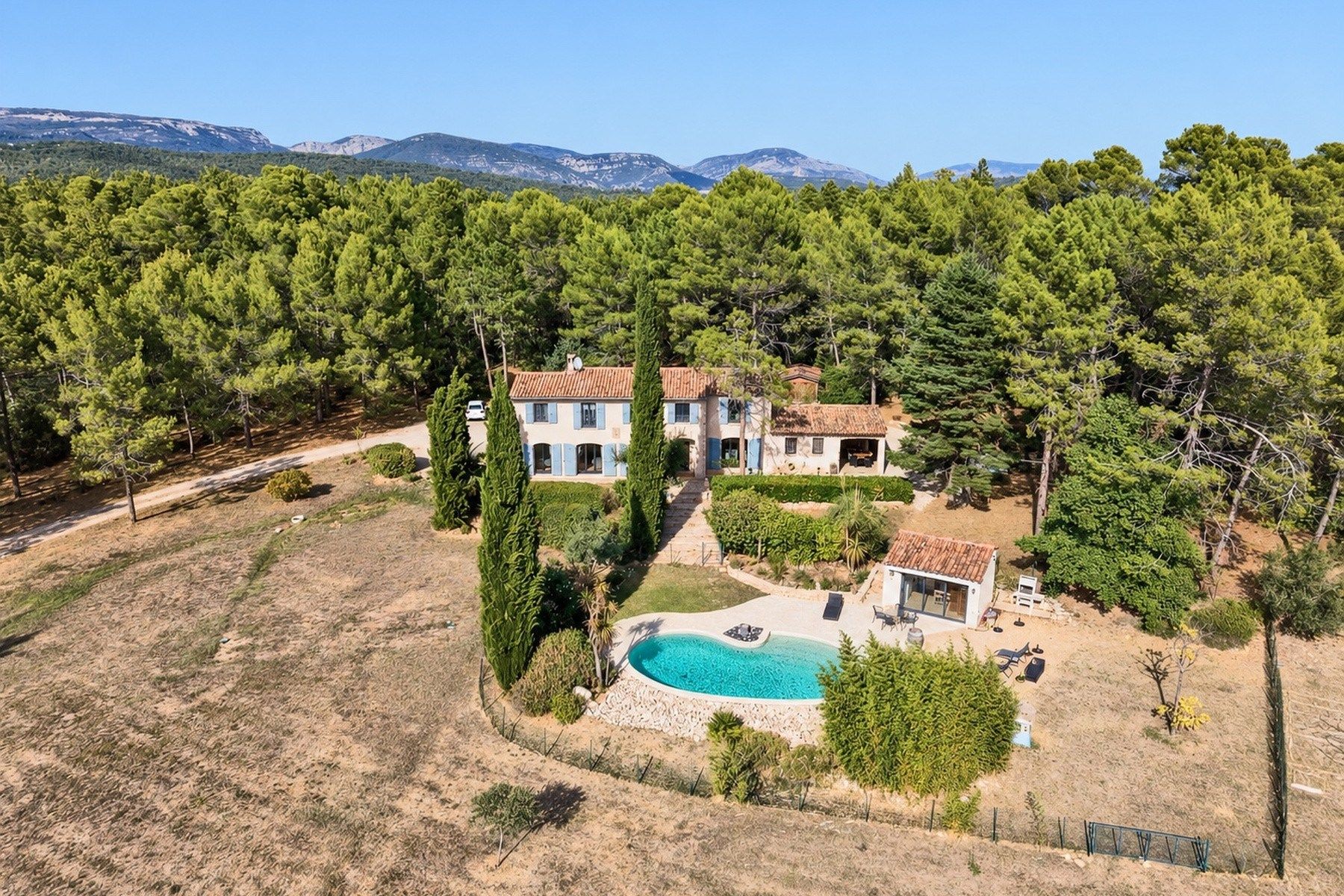 bastide 5 Pièces en vente sur TOURRETTES (83440)