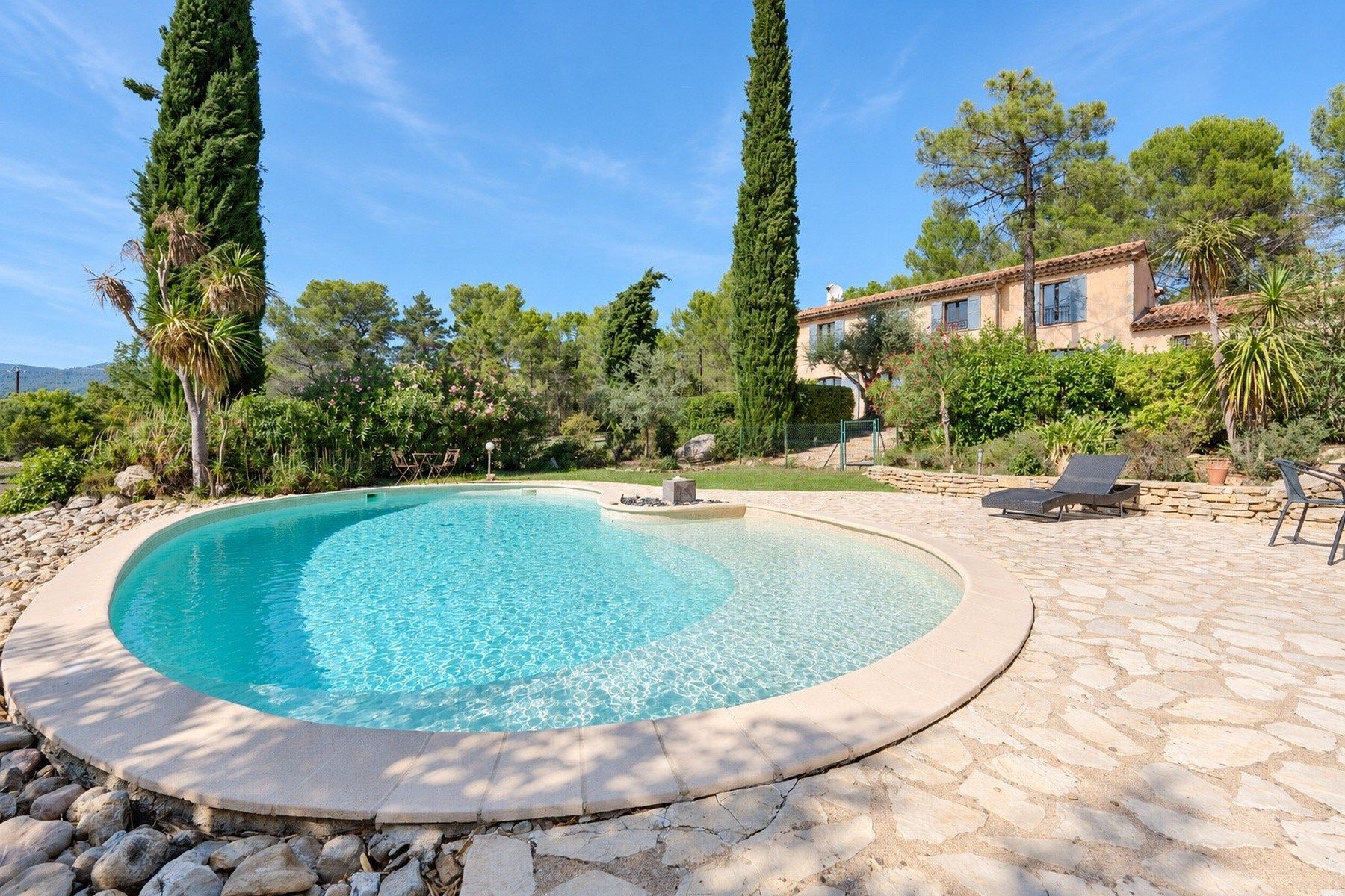 bastide 5 Pièces en vente sur TOURRETTES (83440)