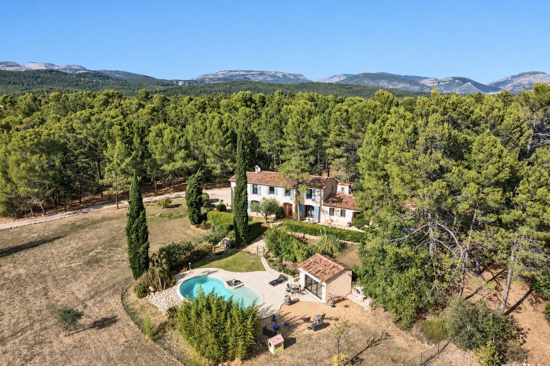 bastide 5 Pièces en vente sur TOURRETTES (83440)