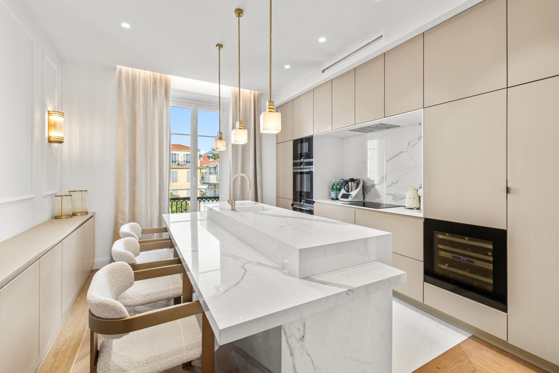 apartment 4 Rooms for sale on NICE (06000)
