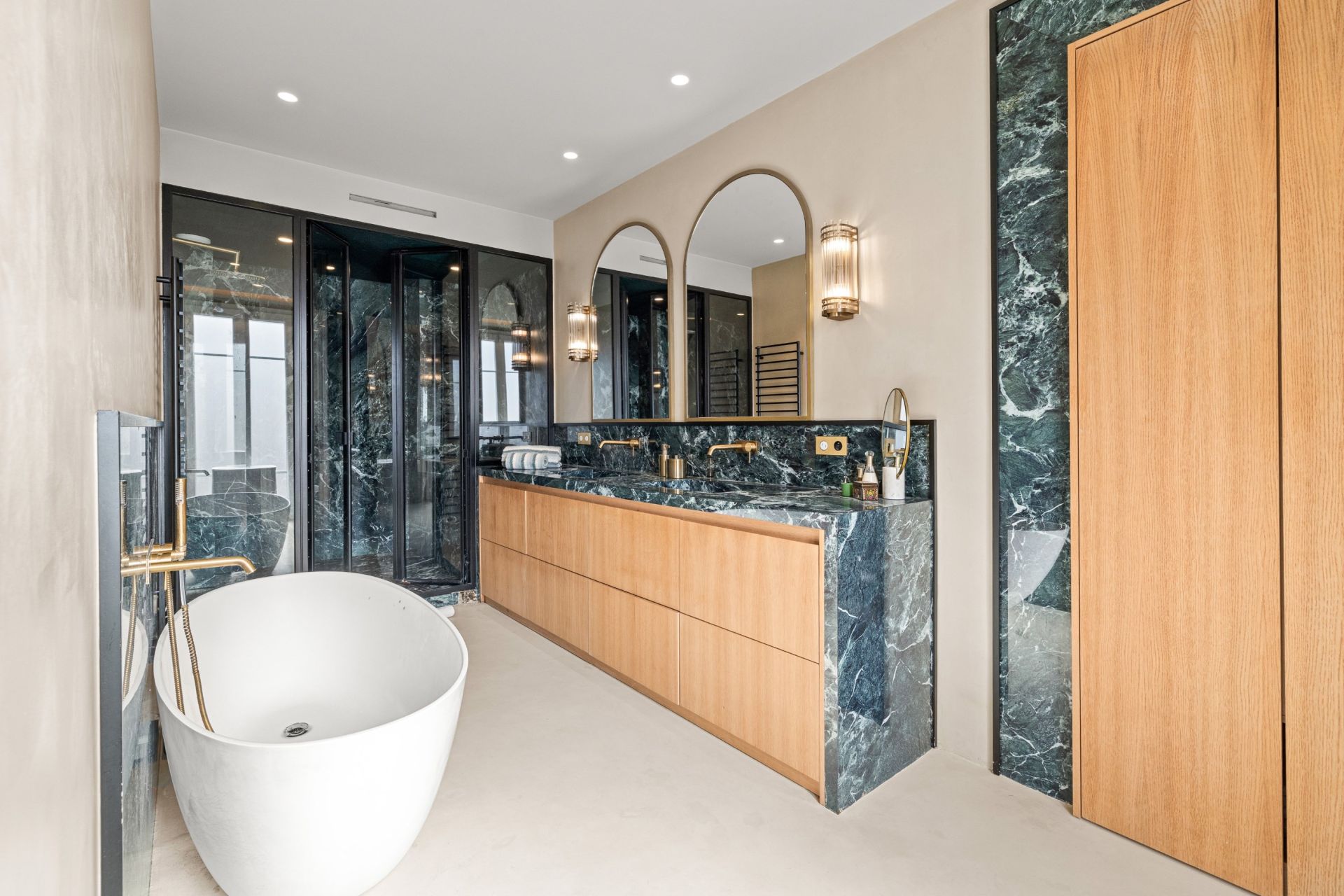 apartment 4 Rooms for sale on NICE (06000)