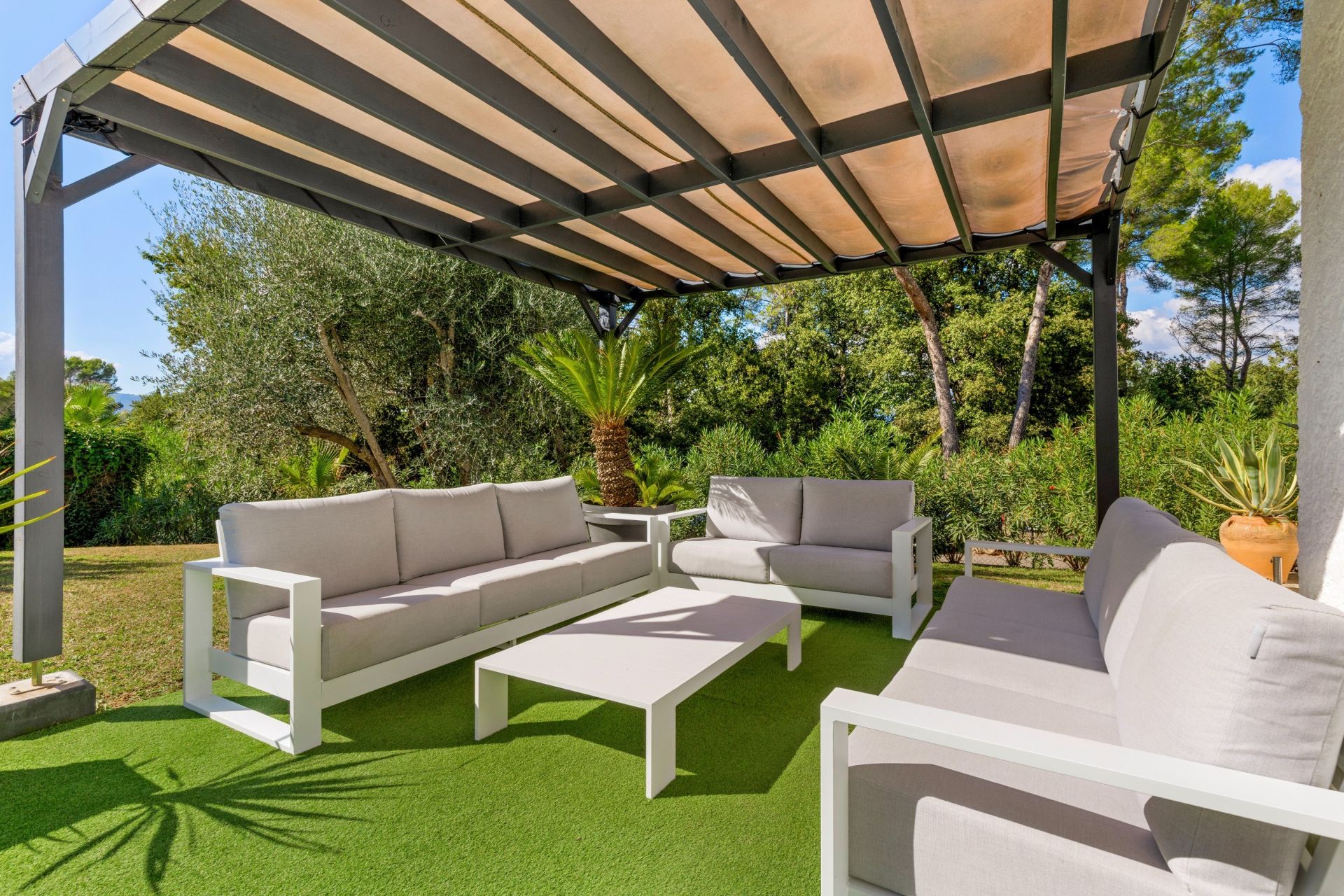 villa 7 Pièces en vente sur MOUGINS (06250)