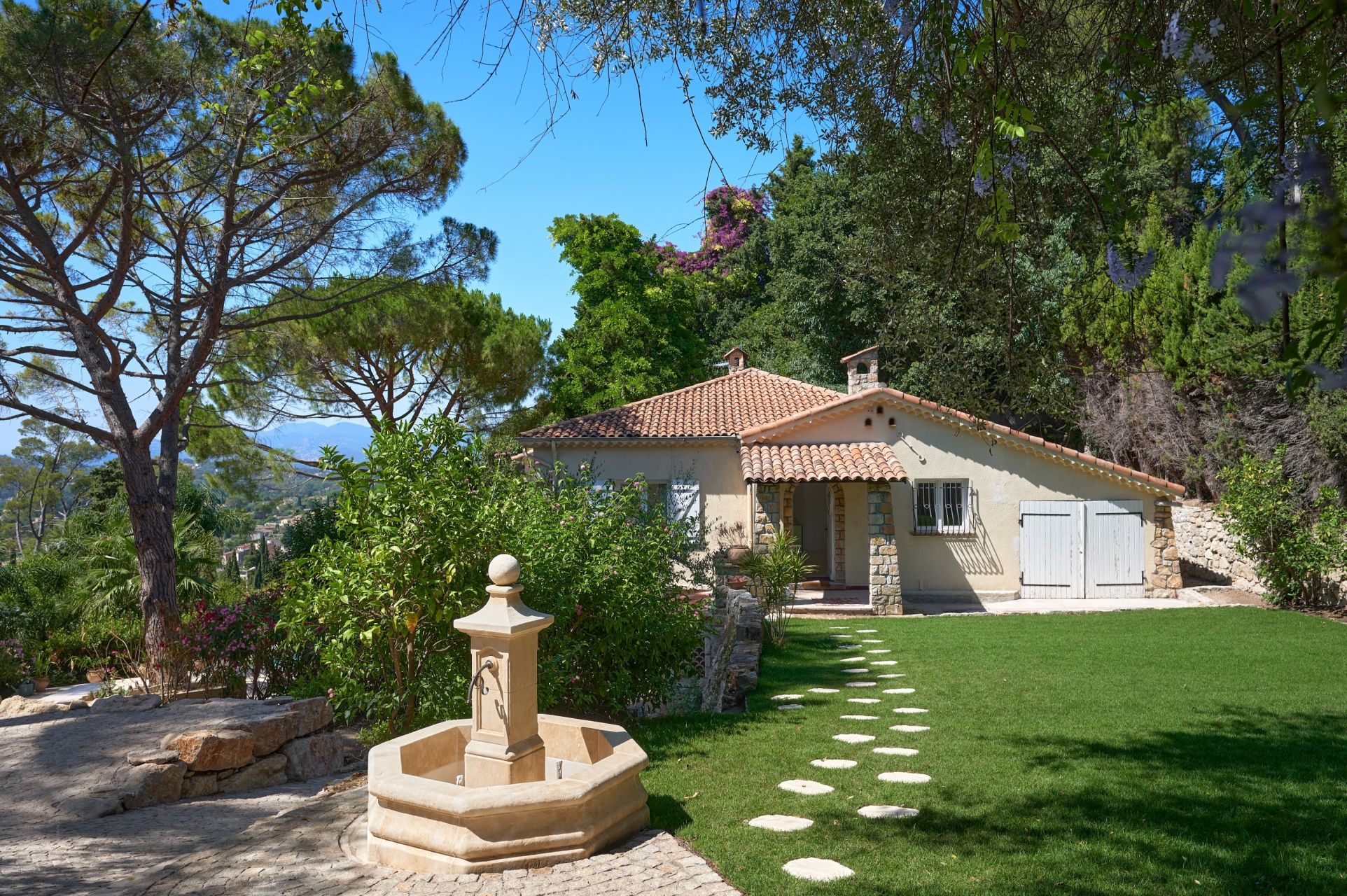 villa 8 Pièces en vente sur MOUGINS (06250)