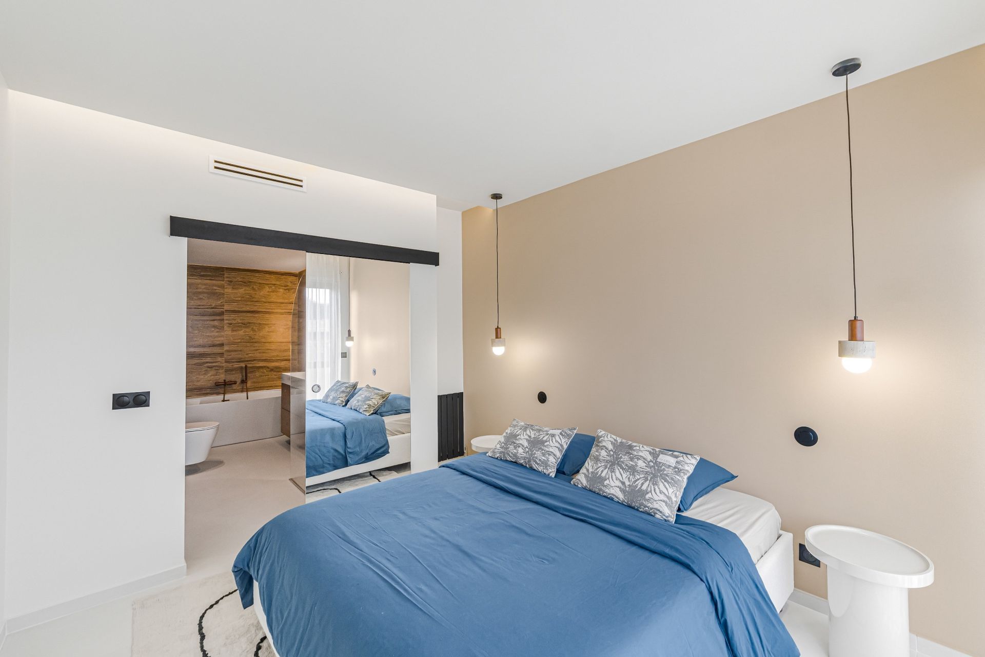 apartment 3 Rooms for sale on ANTIBES (06600)